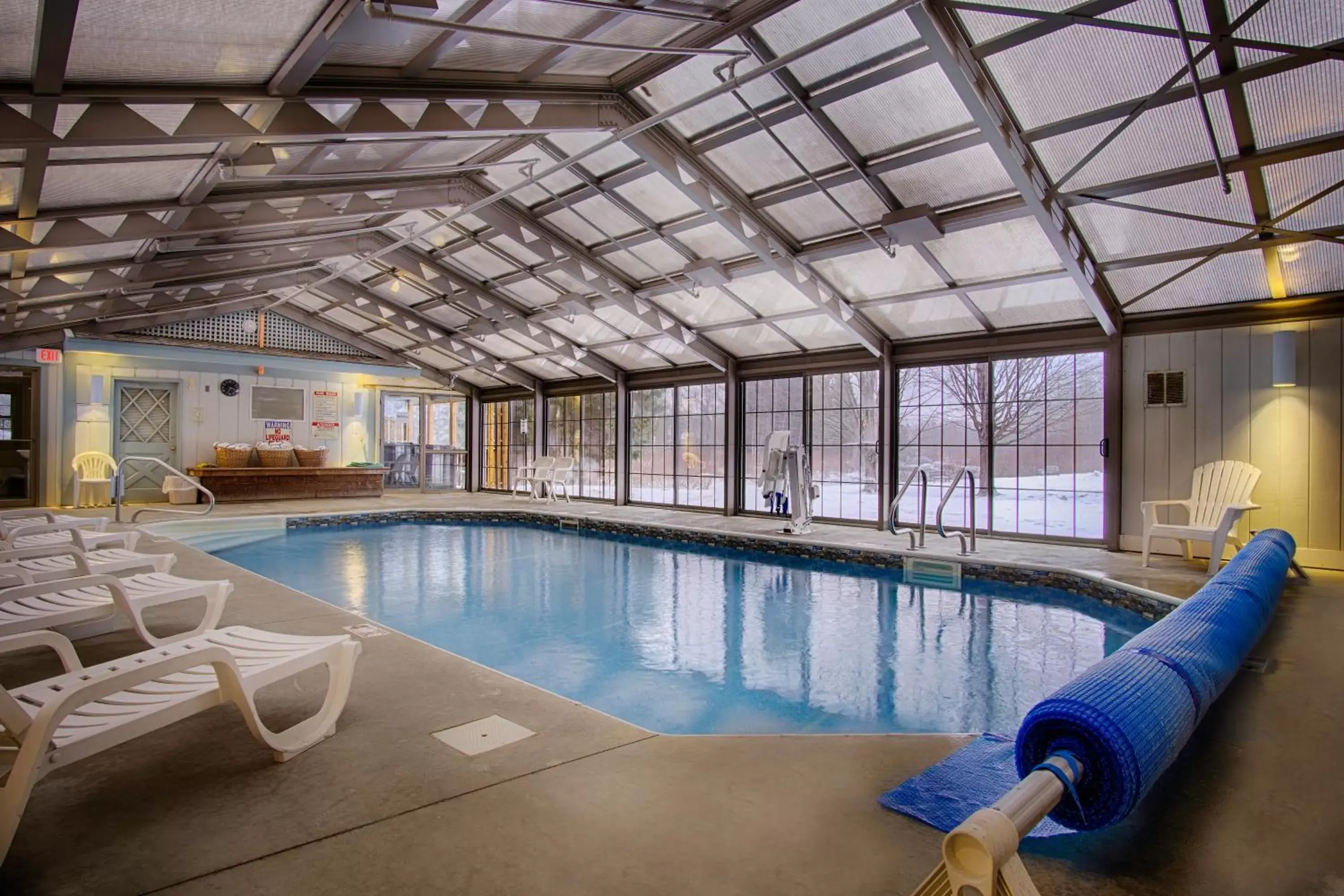 Swimming Pool in Sun & Ski Inn and Suites