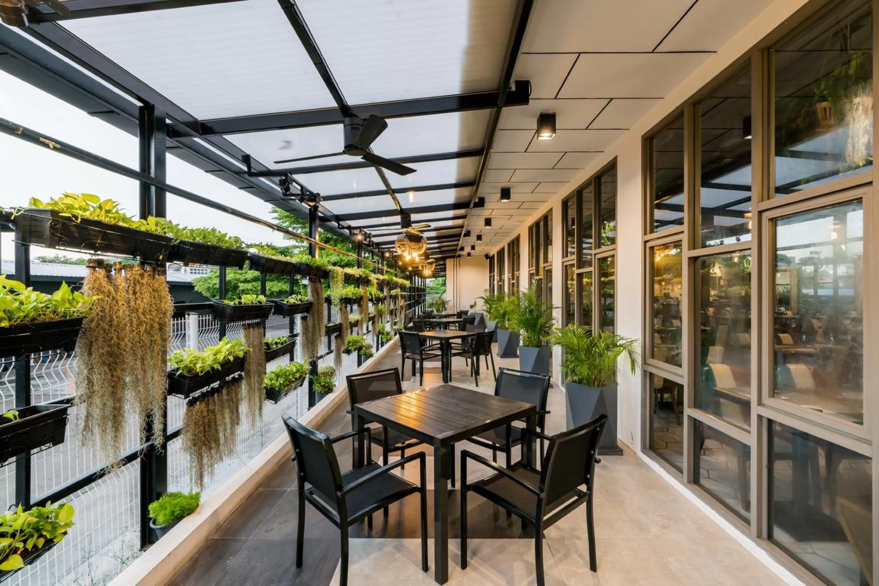 Restaurant/places to eat in SureStay Plus by Best Western T Pattaya