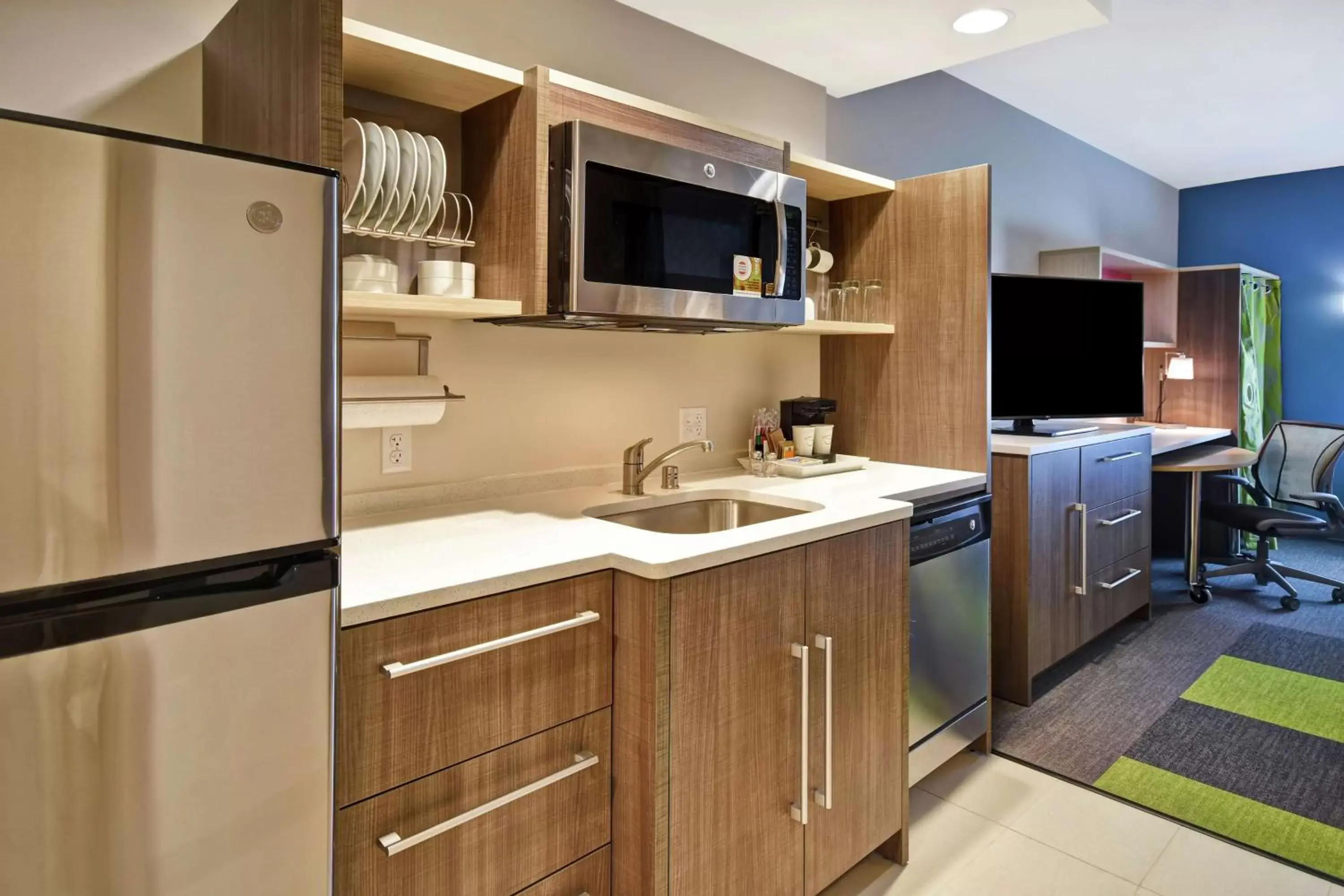 Bedroom, Kitchen/Kitchenette in Home2 Suites By Hilton Eagan Minneapolis