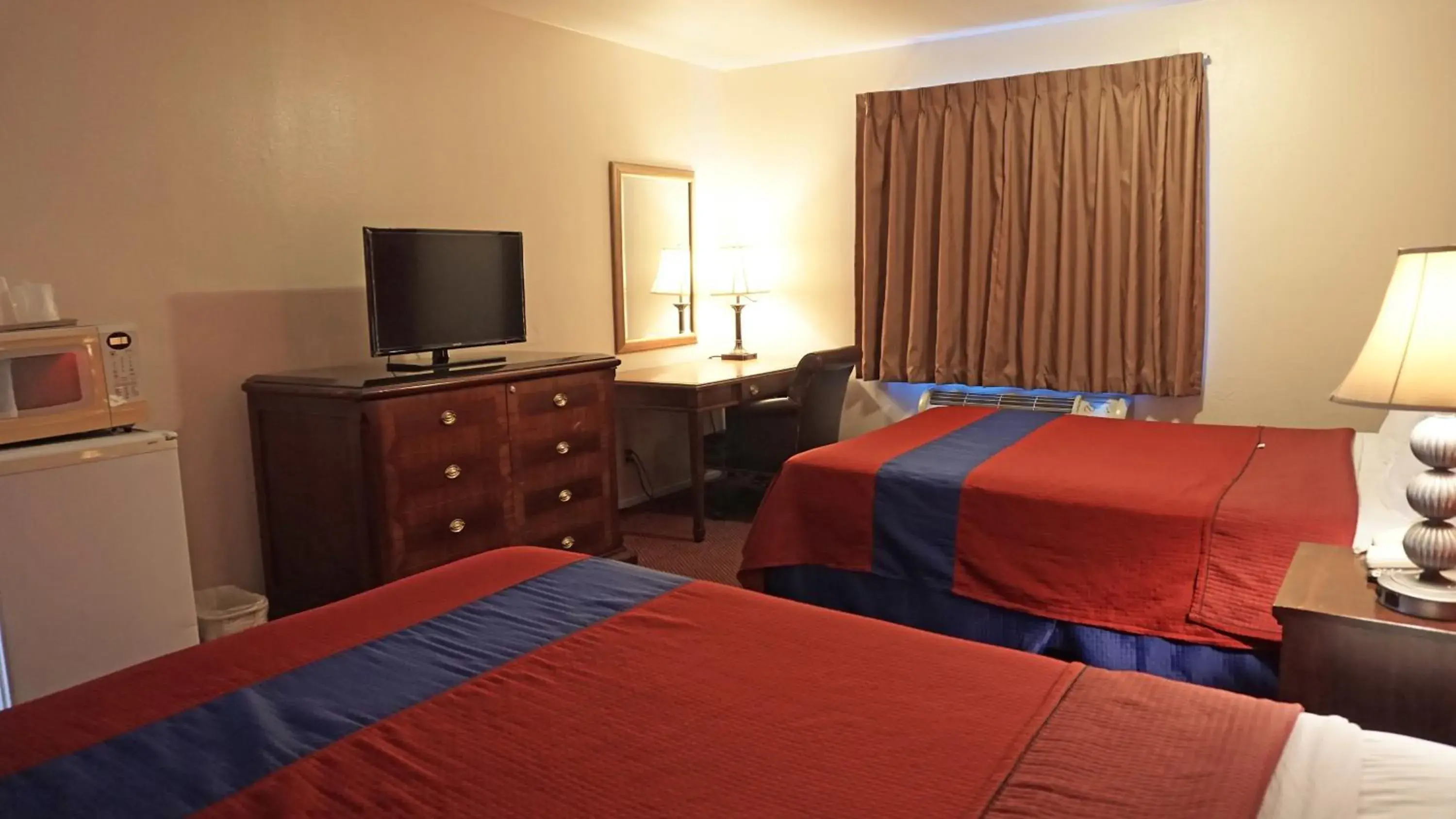 Photo of the whole room, Bed in Rainbow Inn