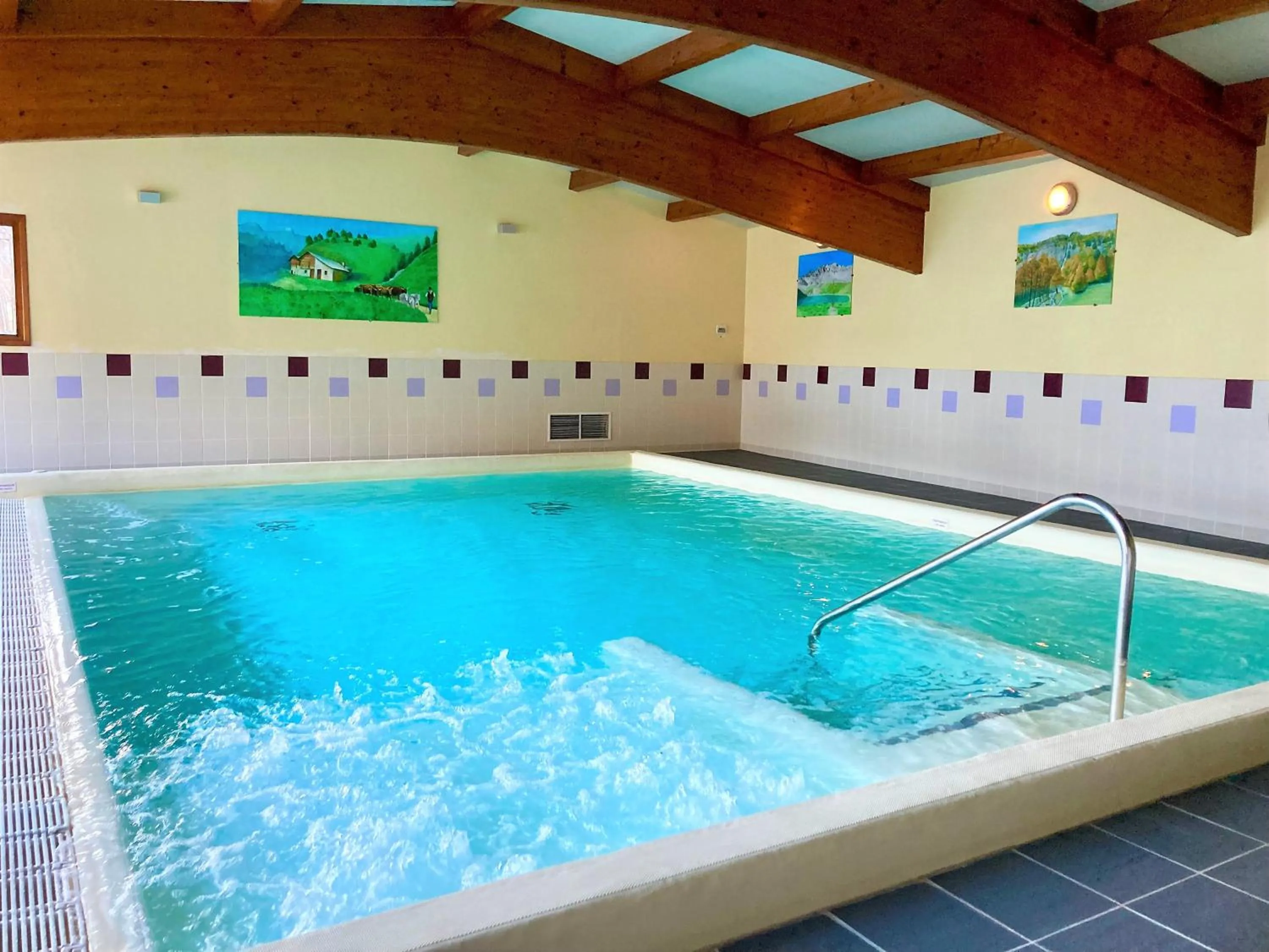 Swimming pool in Le Catinat Fleuri