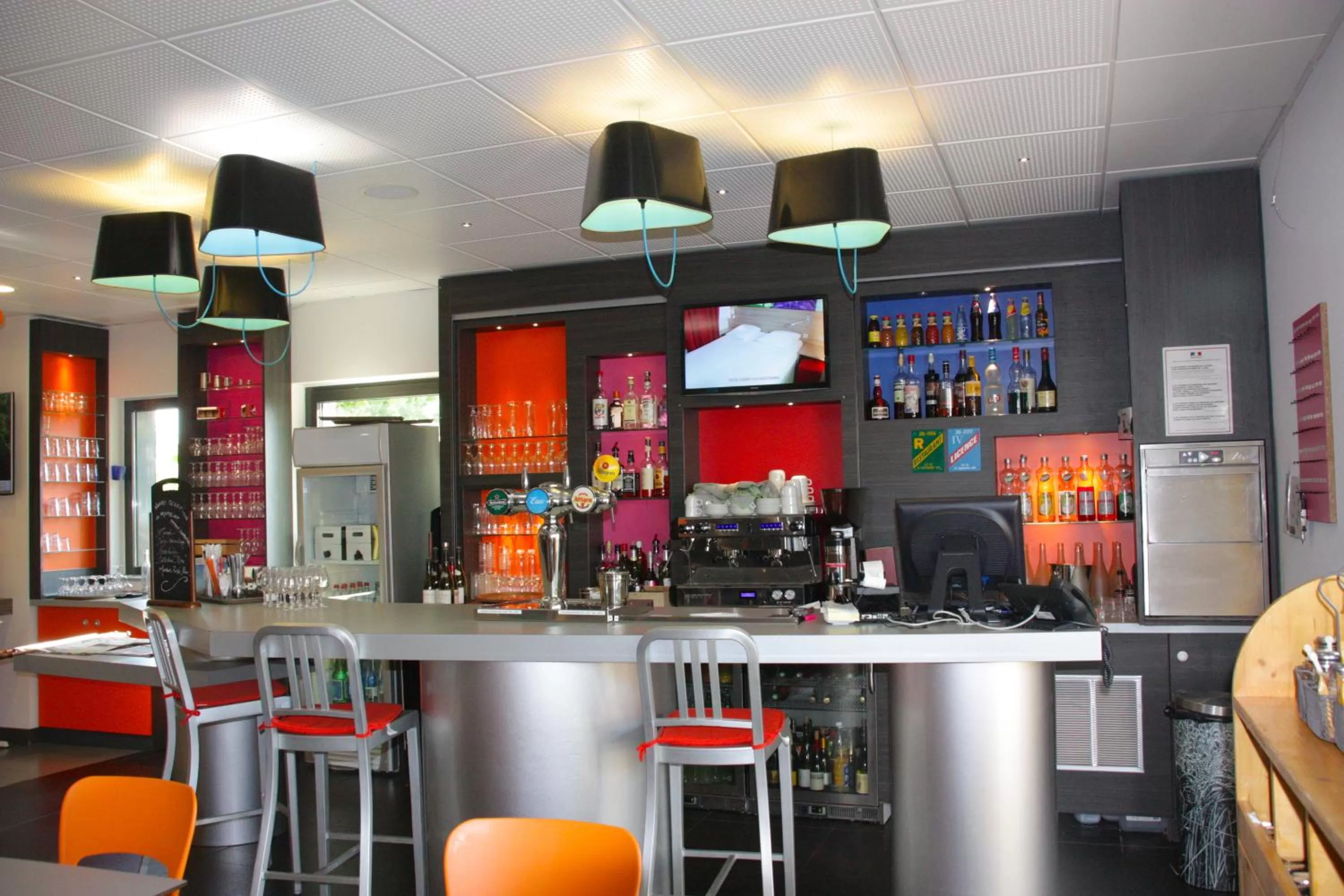 Lounge or bar in ibis Styles Romans-Valence Gare TGV