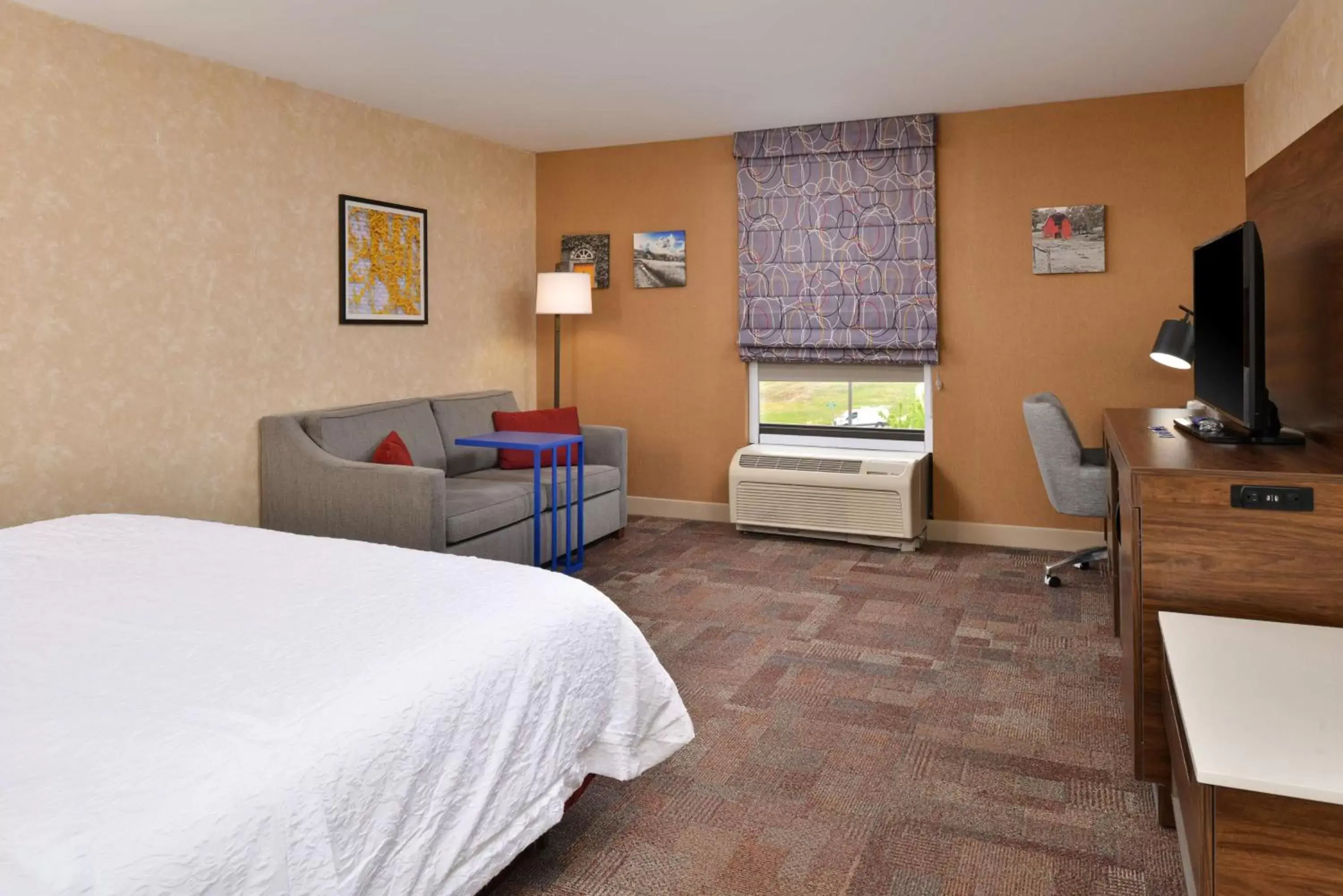 Bedroom in Hampton Inn Wytheville