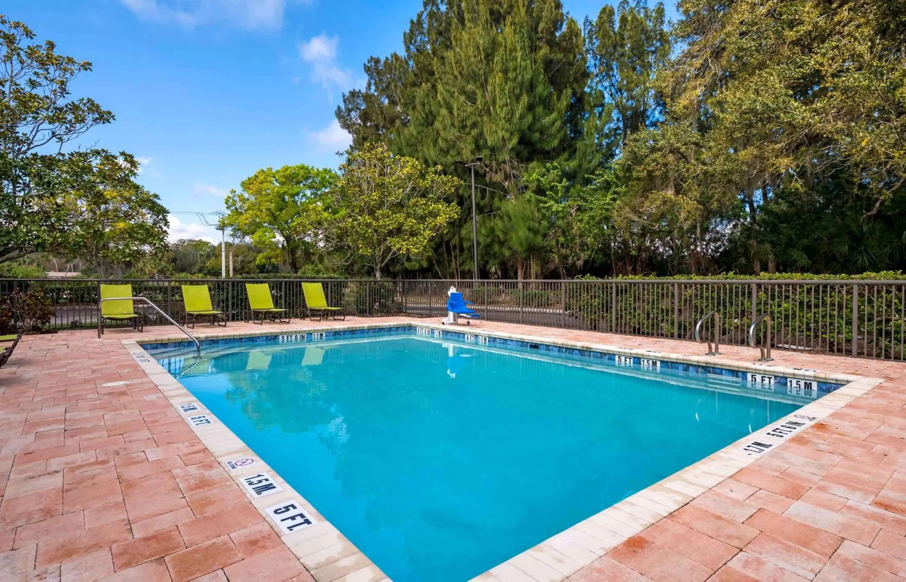 Pool view, Swimming Pool in Extended Stay America Suites - San Antonio - Colonnade - Medical