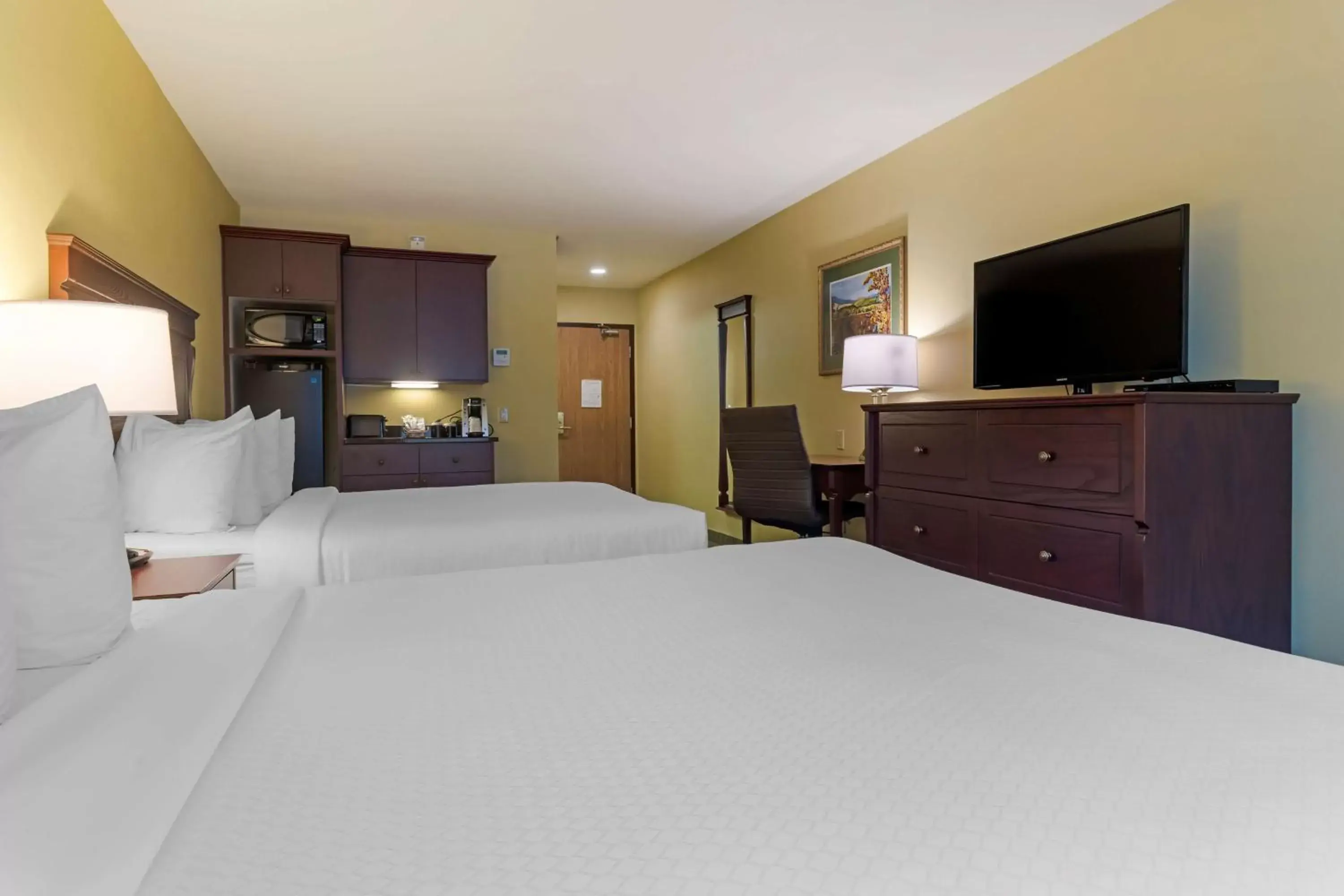 Bedroom, Bed in Best Western Plus Grand-Sault Hotel & Suites