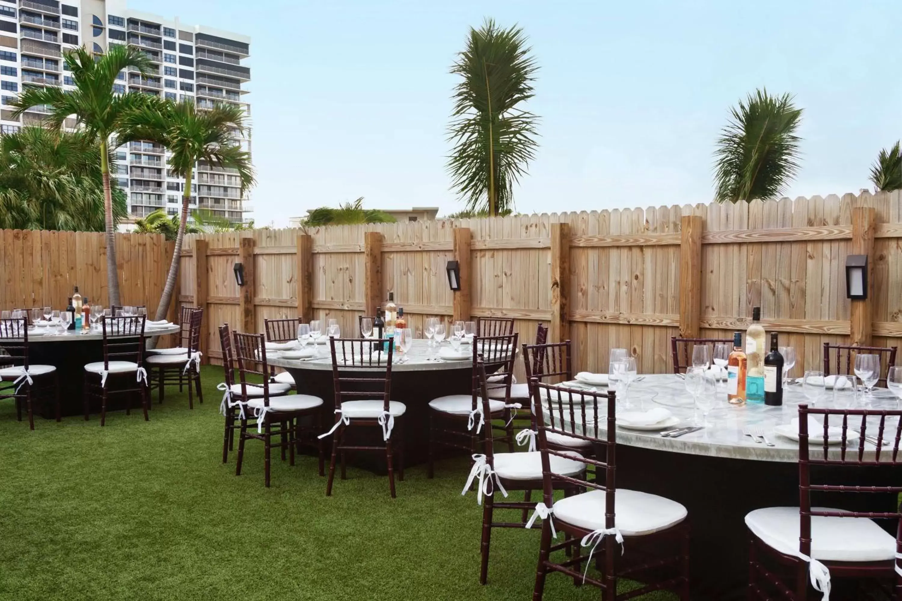 Patio, Restaurant/Places to Eat in Hilton Singer Island Oceanfront Palm Beaches Resort