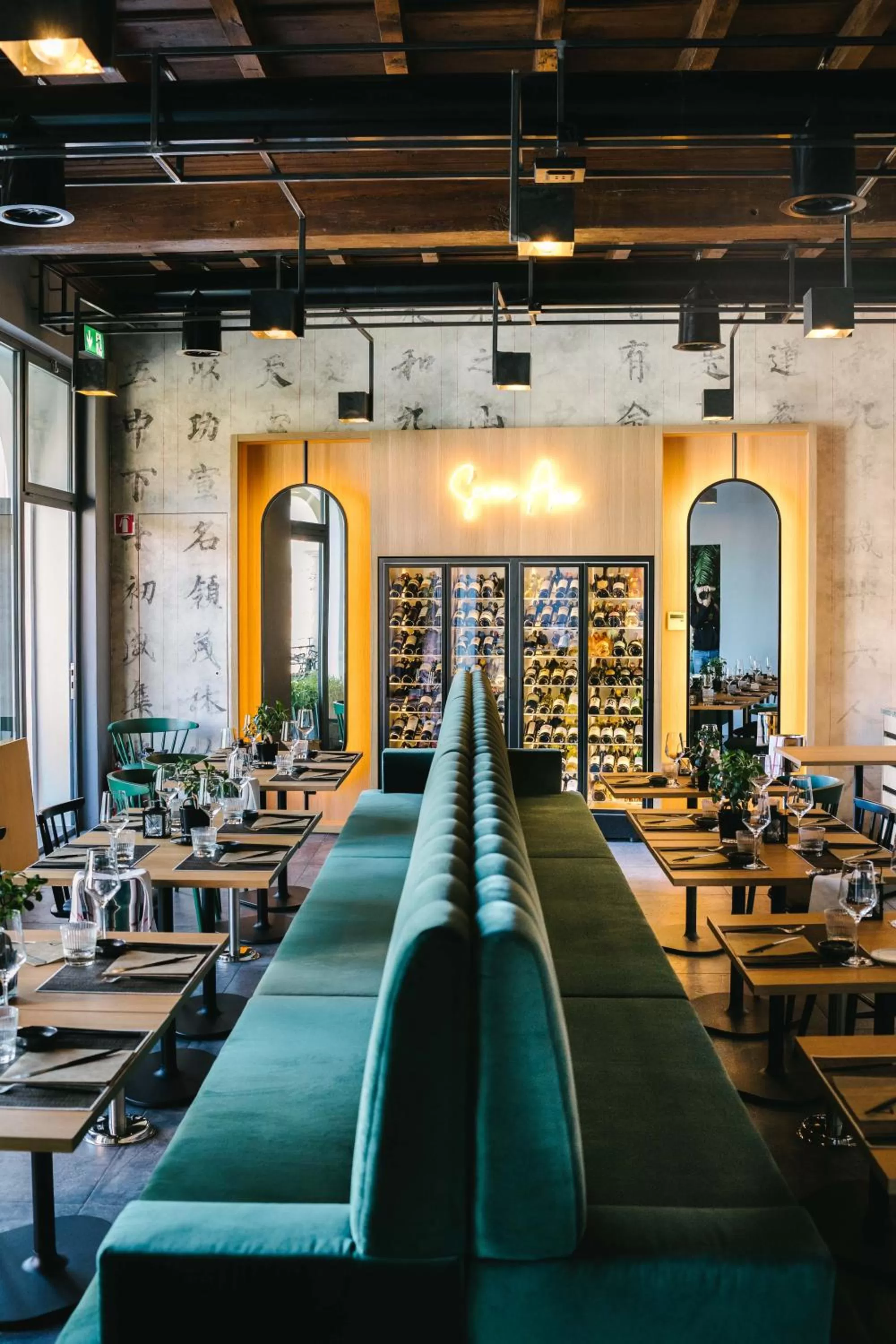 Restaurant/places to eat in Seven Boutique Hotel