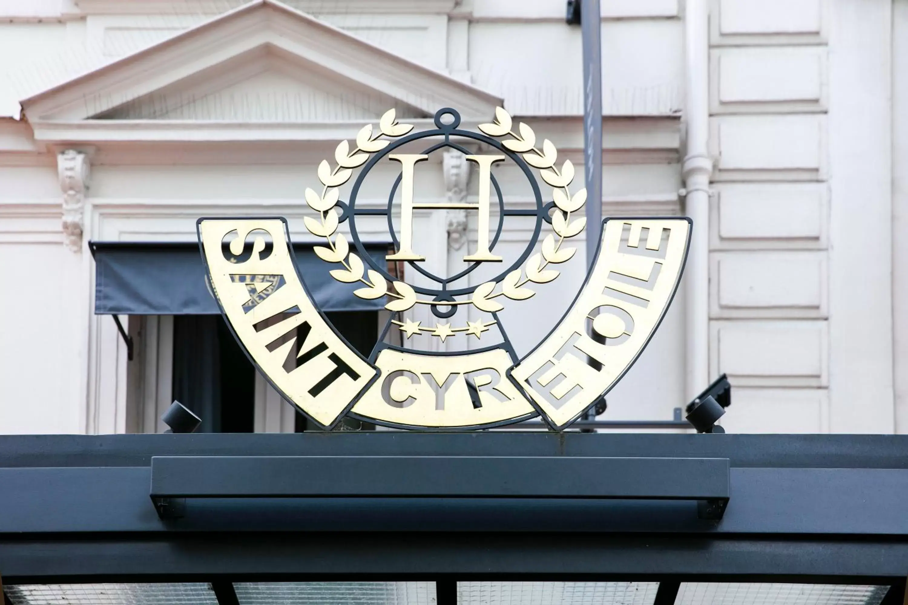 Property logo or sign in Hotel Saint Cyr Etoile