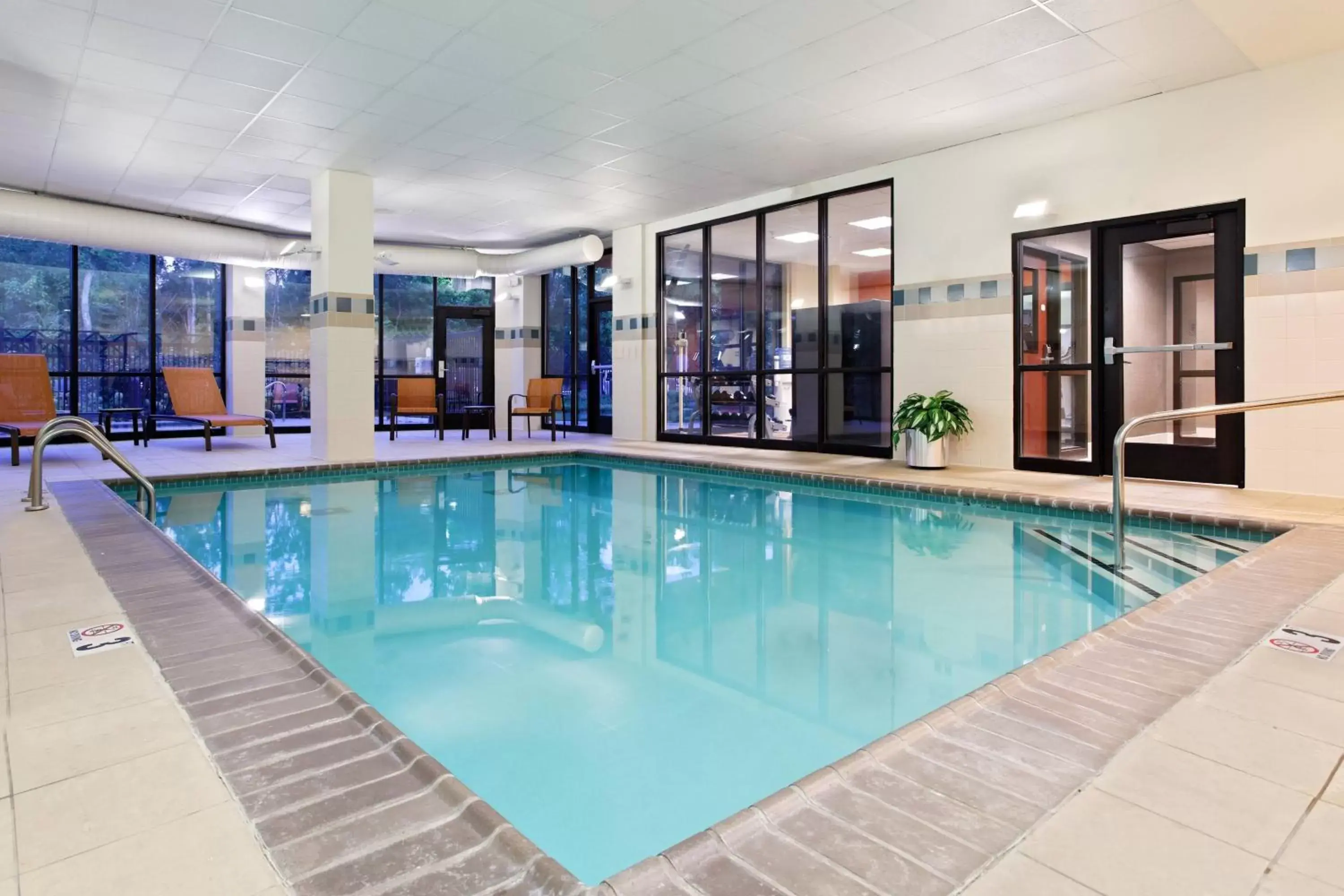 Swimming Pool in Courtyard by Marriott Knoxville Airport Alcoa