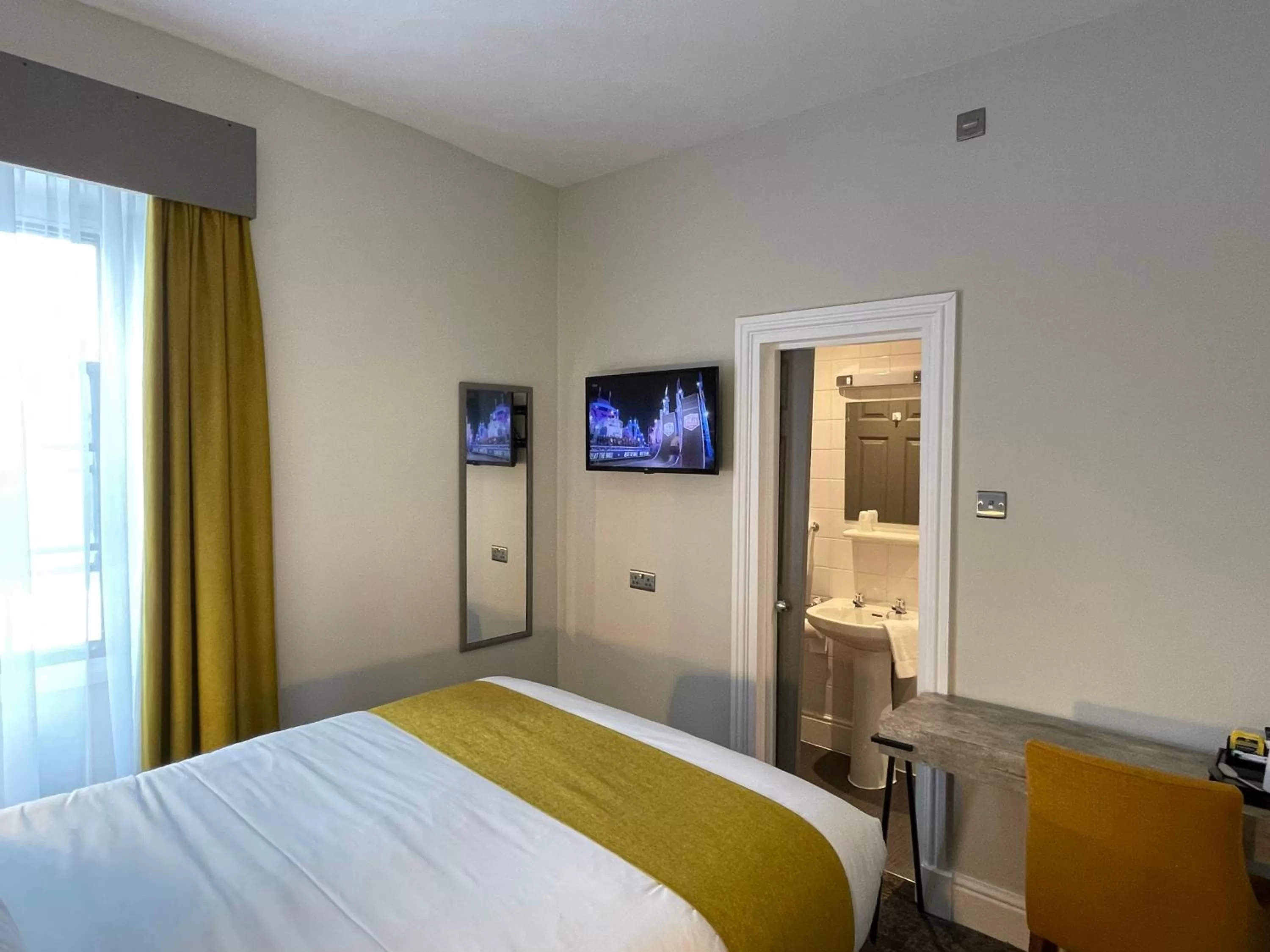 Bedroom, Bed in The County Hotel