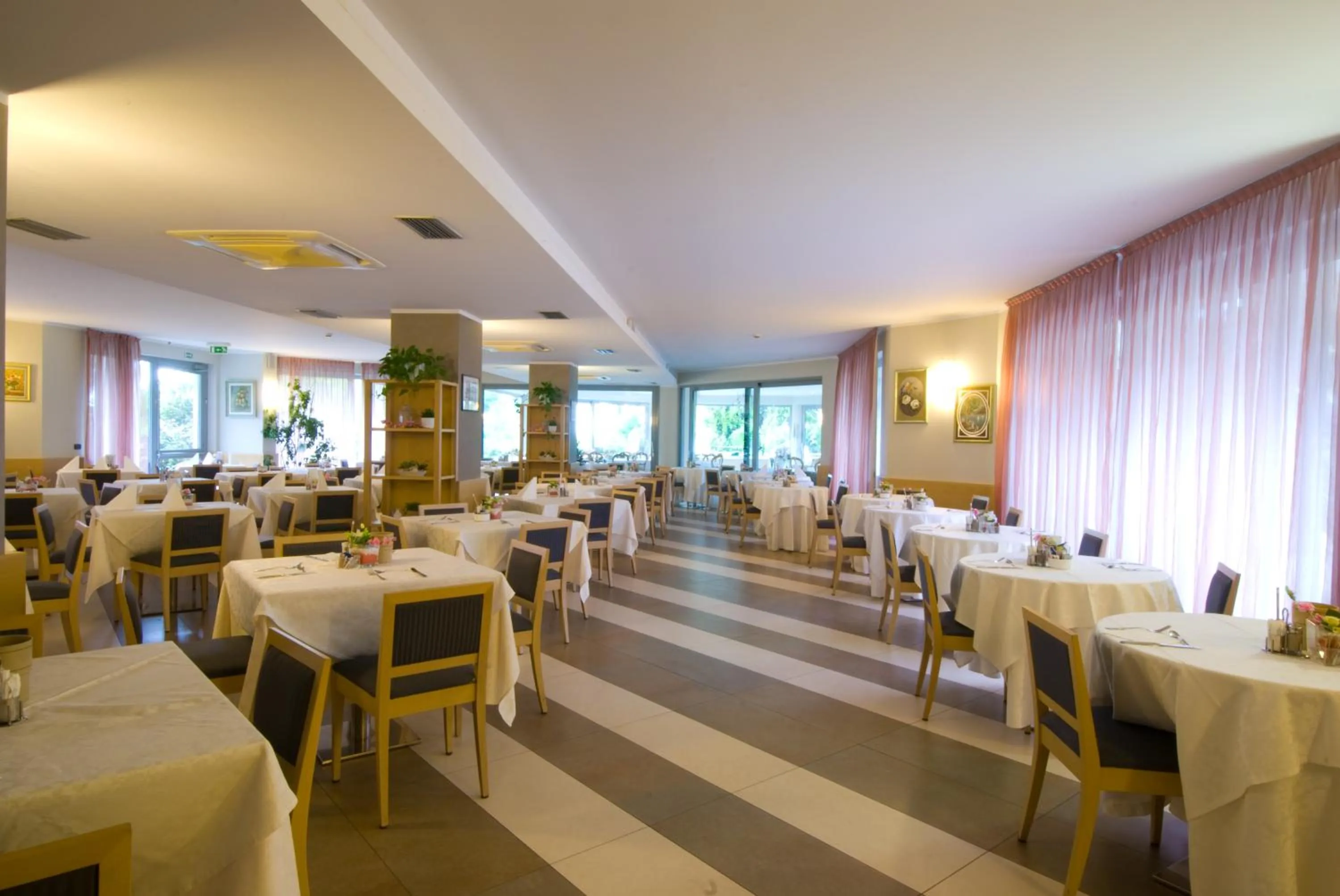 Restaurant/places to eat in Hotel Oasi Wellness & Spa