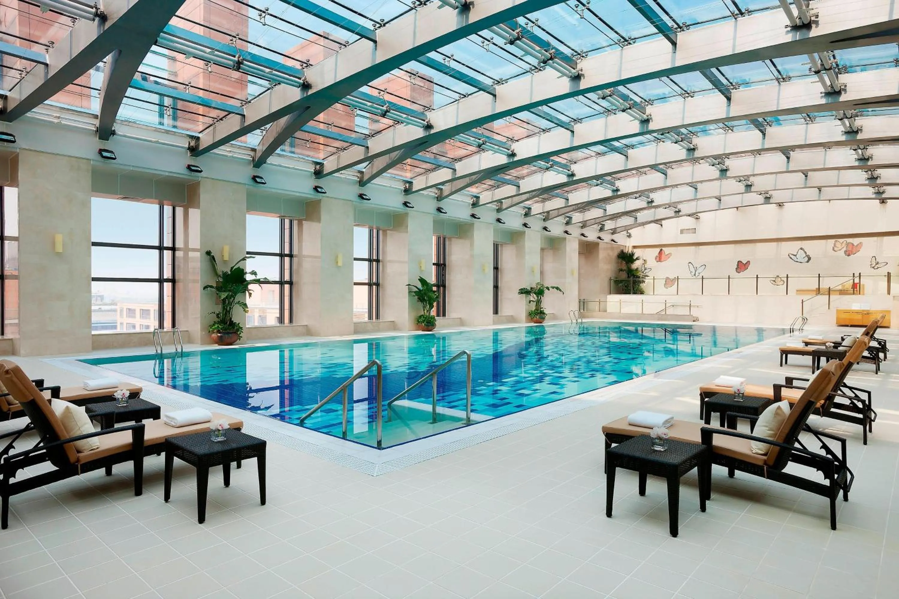 Swimming pool in The Imperial Mansion, Beijing - Marriott Executive Apartments