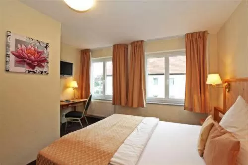 Photo of the whole room, Bed in Hotel Restaurant Adler