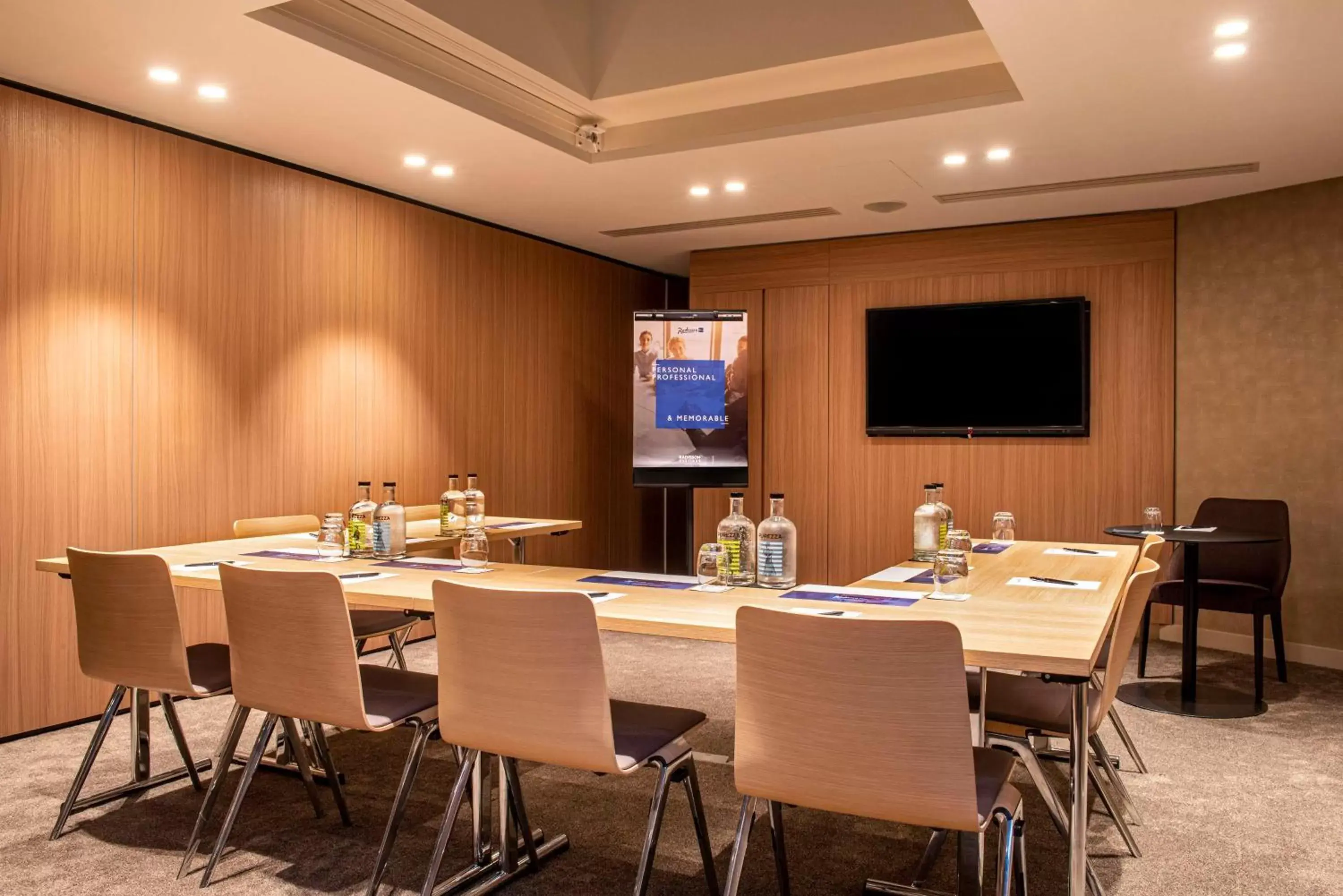Meeting/conference room in Radisson Blu Hotel, Rouen Centre