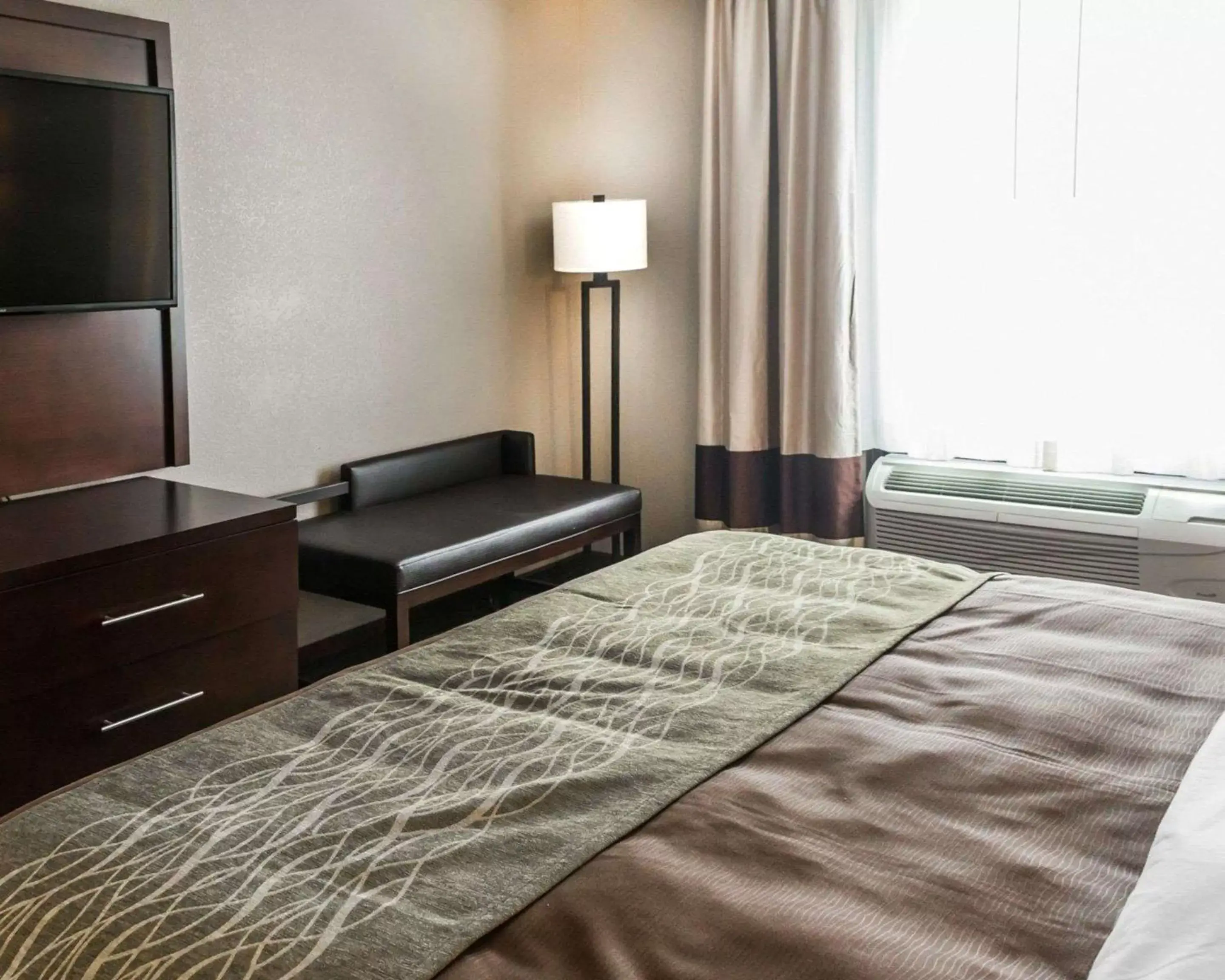 Photo of the whole room, Bed in Comfort Inn & Suites Pharr/McAllen