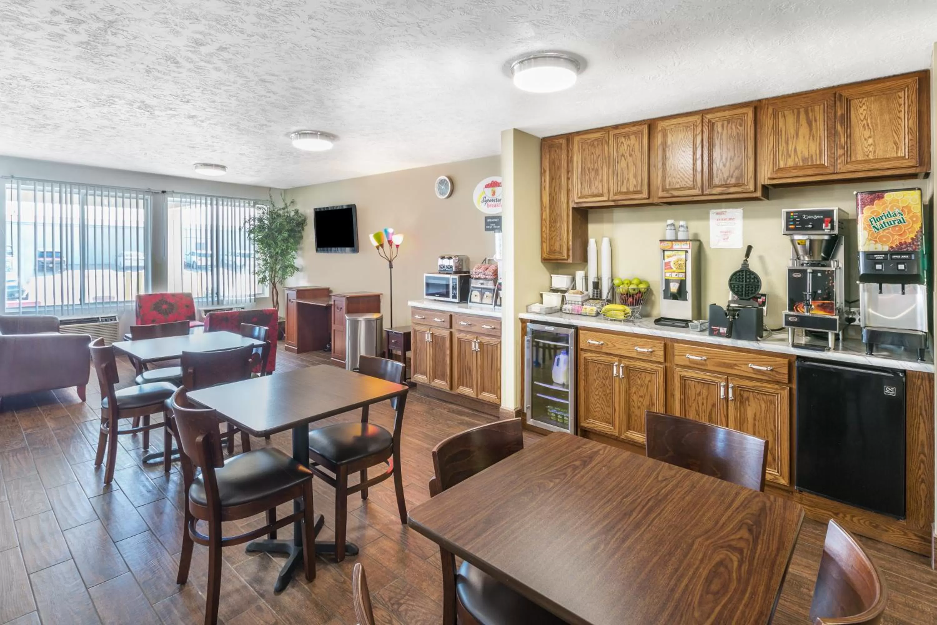 Food and drinks in Super 8 by Wyndham North Sioux City