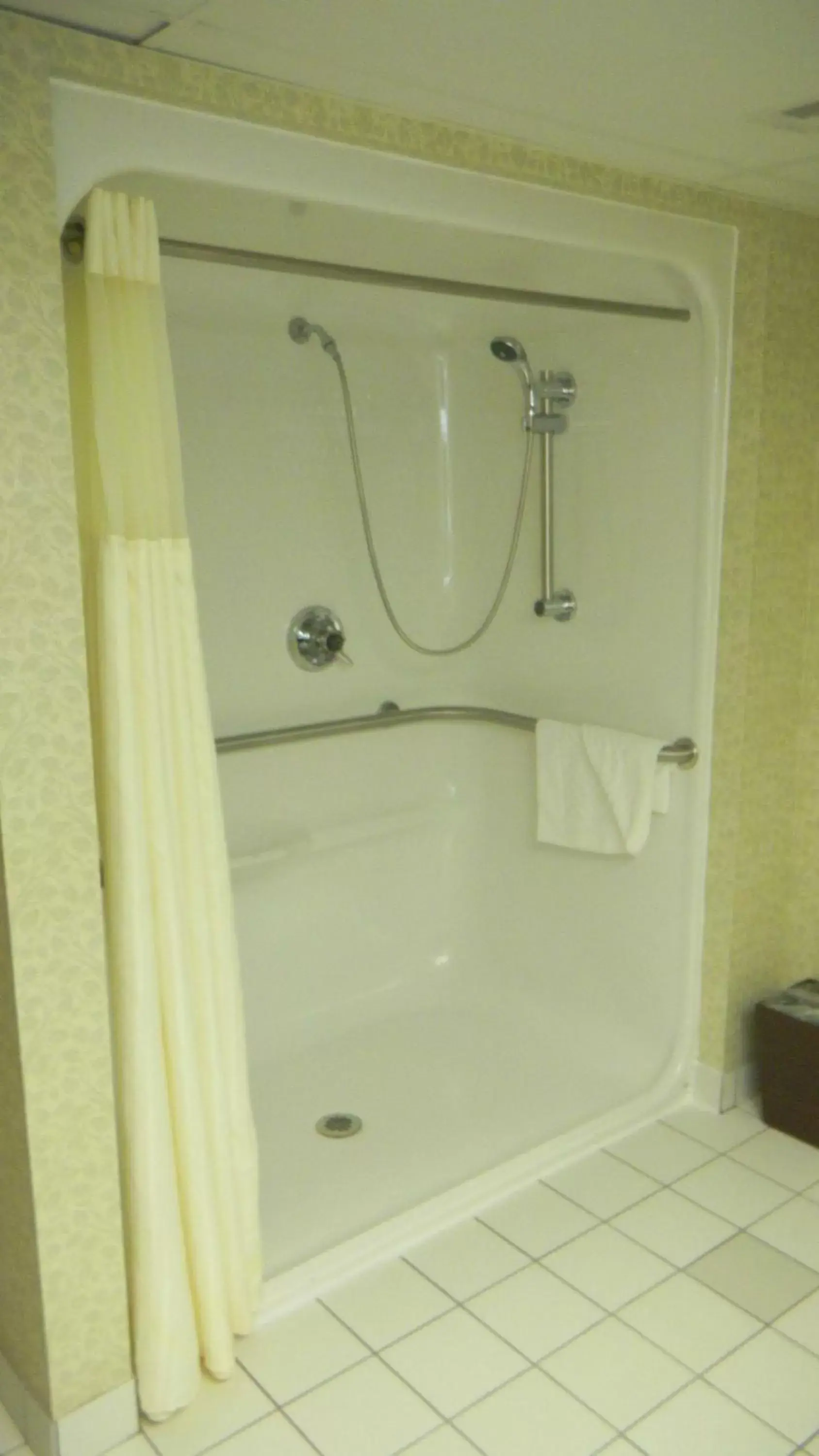 Bathroom in DoubleTree by Hilton Springdale