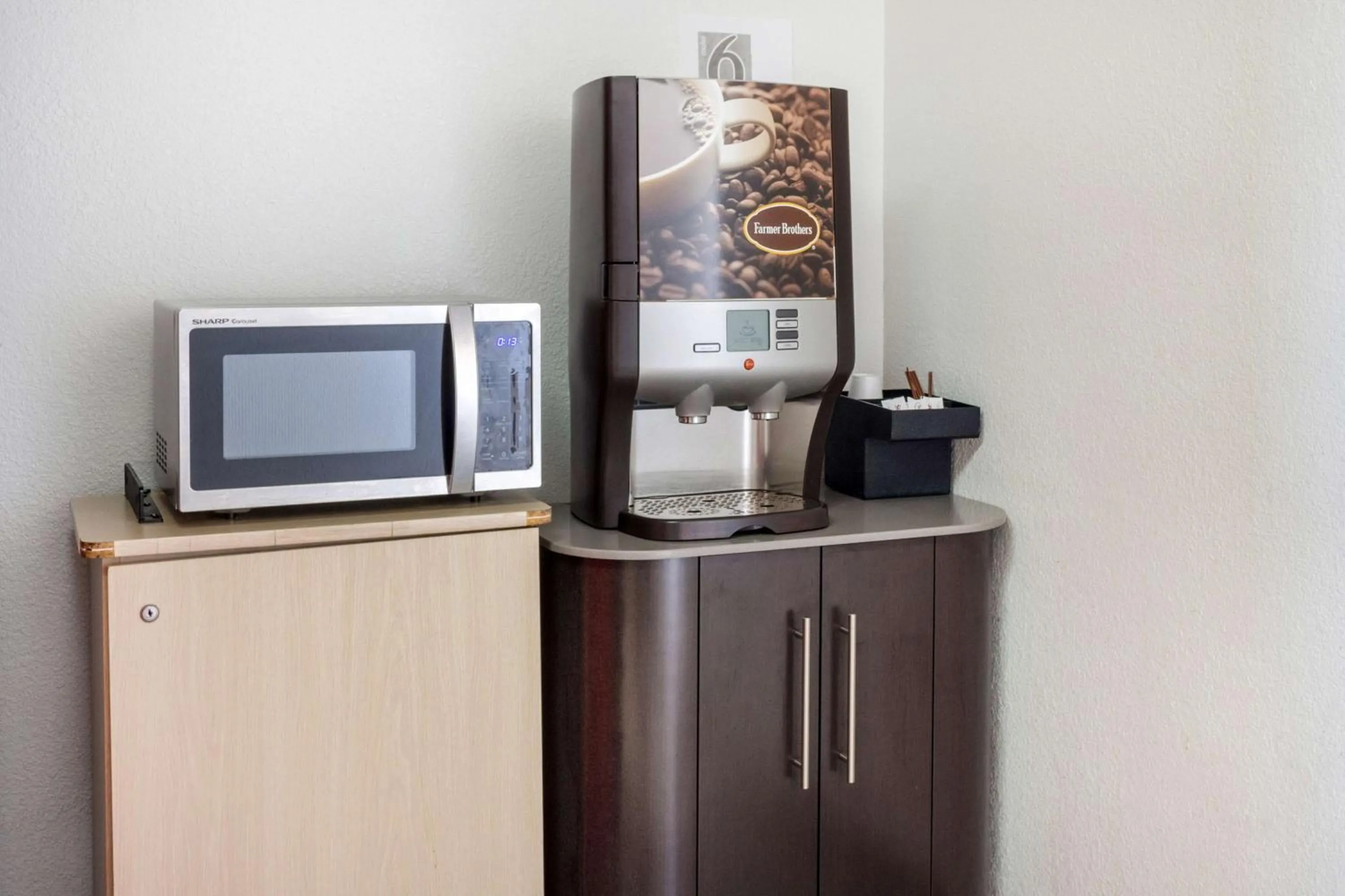 Restaurant/places to eat in Motel 6-Mojave, CA