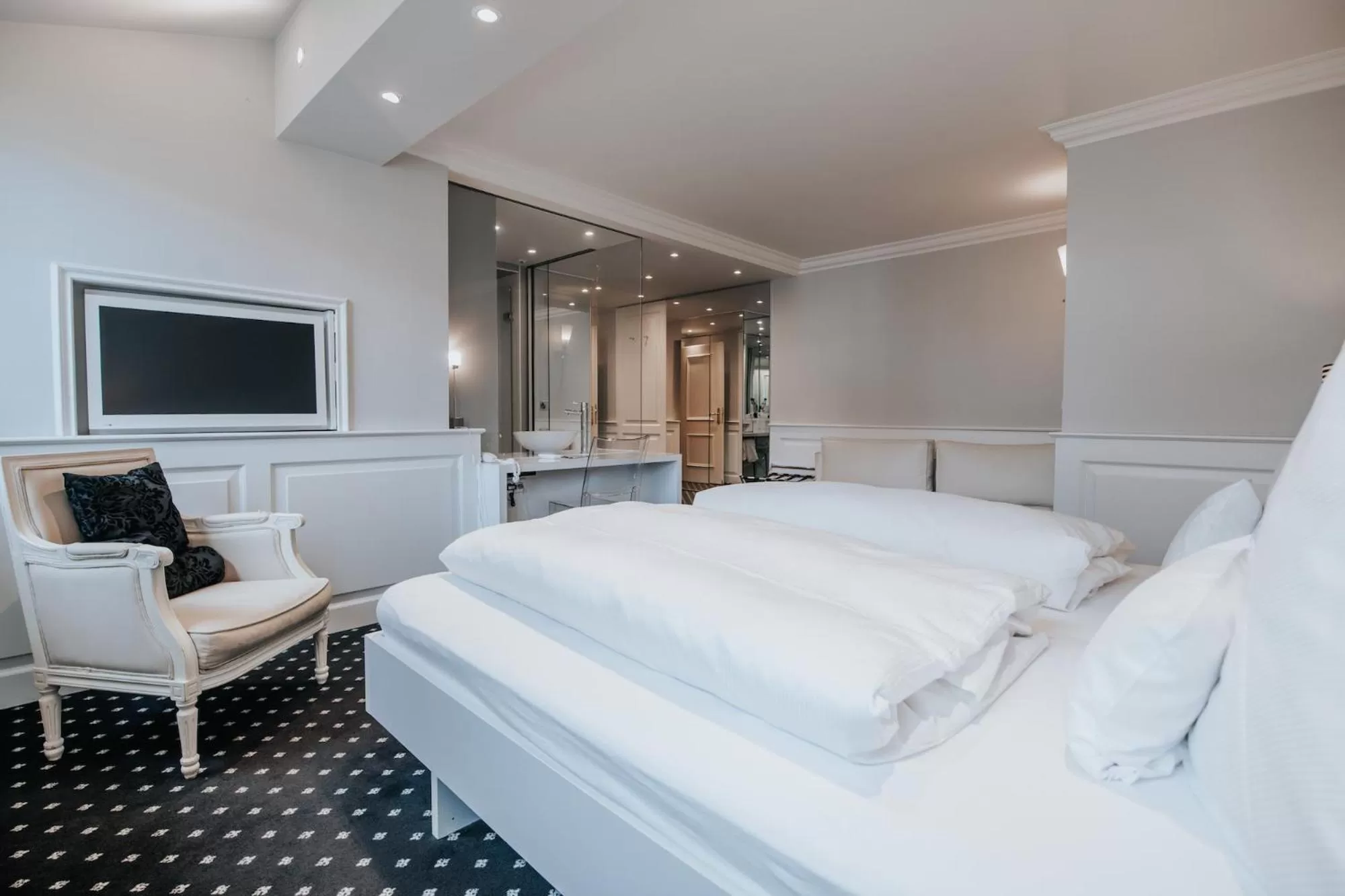 Photo of the whole room, Bed in Boutique Hotel am Rathaus - Reblaus