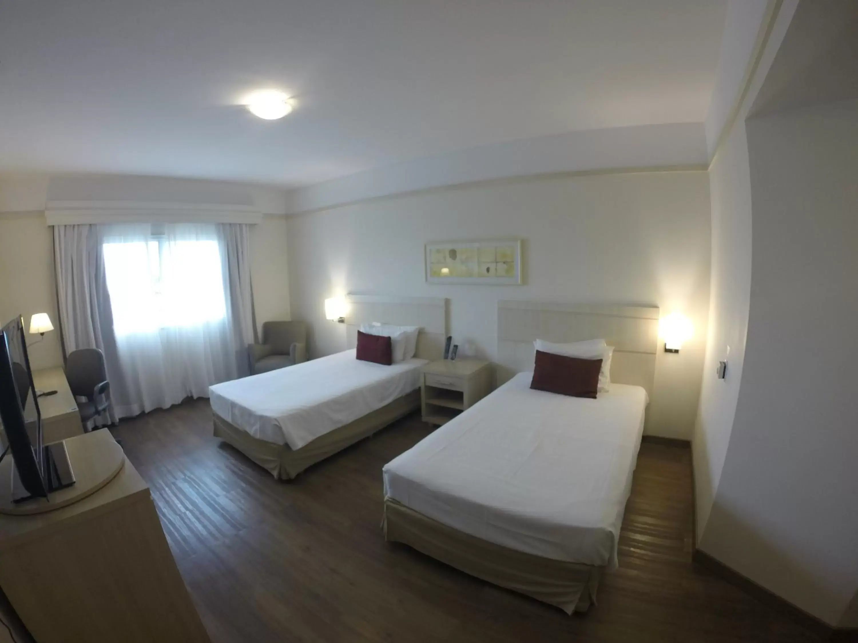 Photo of the whole room, Bed in Comfort Suites Londrina
