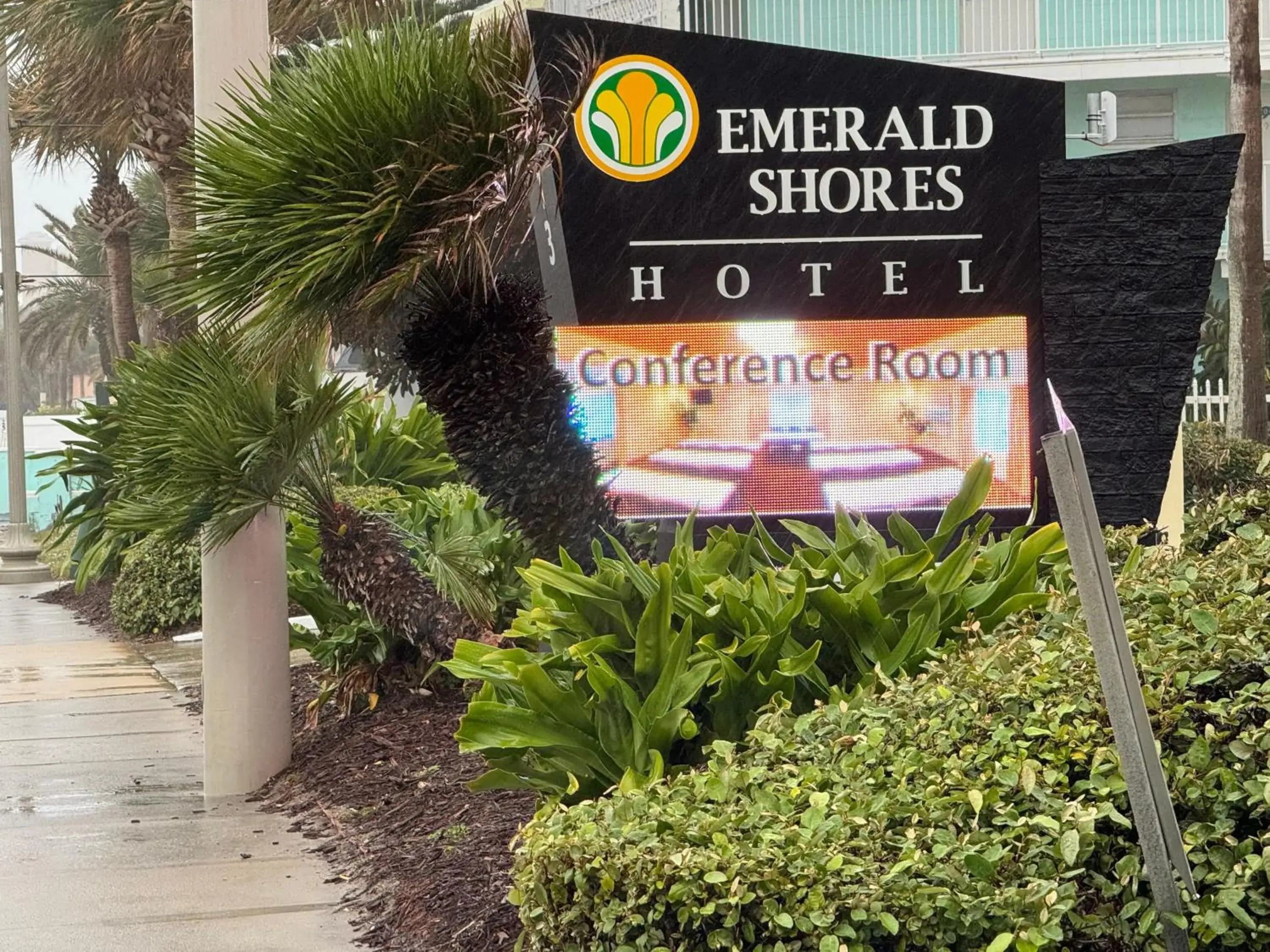 Property building in Emerald Shores Hotel - Daytona Beach