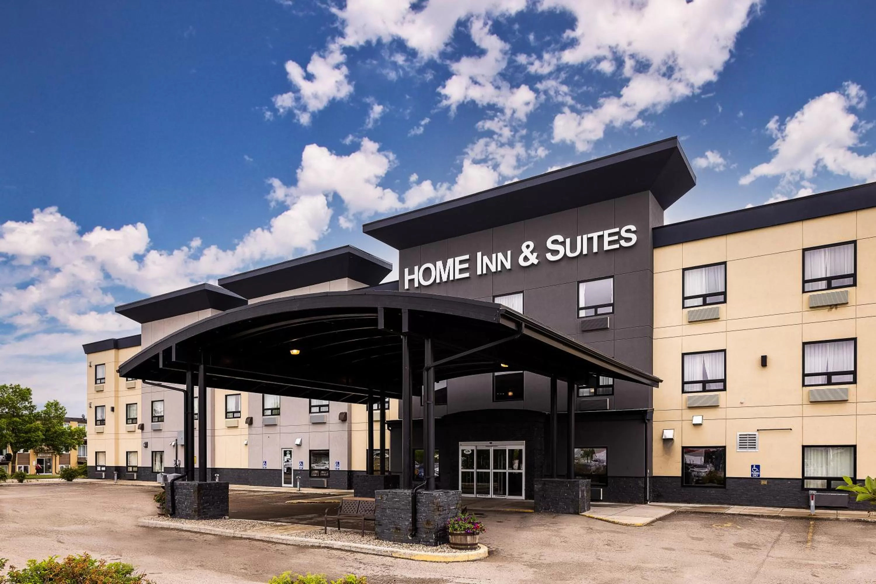 Facade/entrance in Home Inn & Suites Yorkton