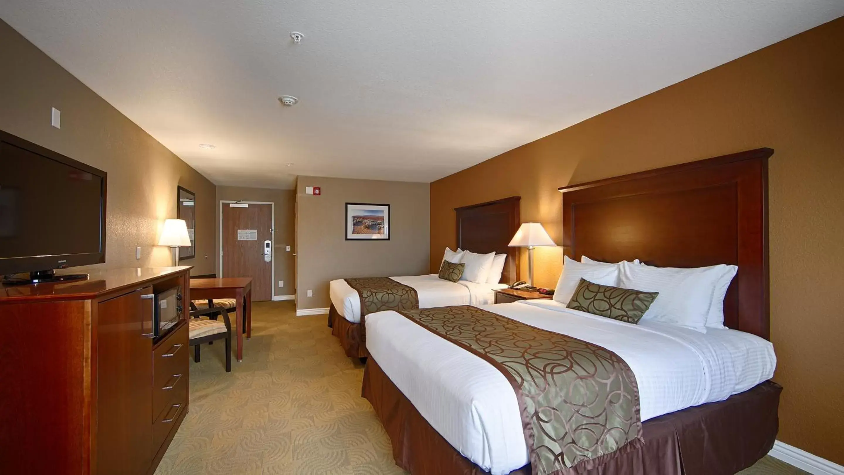 Photo of the whole room, Bed in Best Western California City Inn & Suites