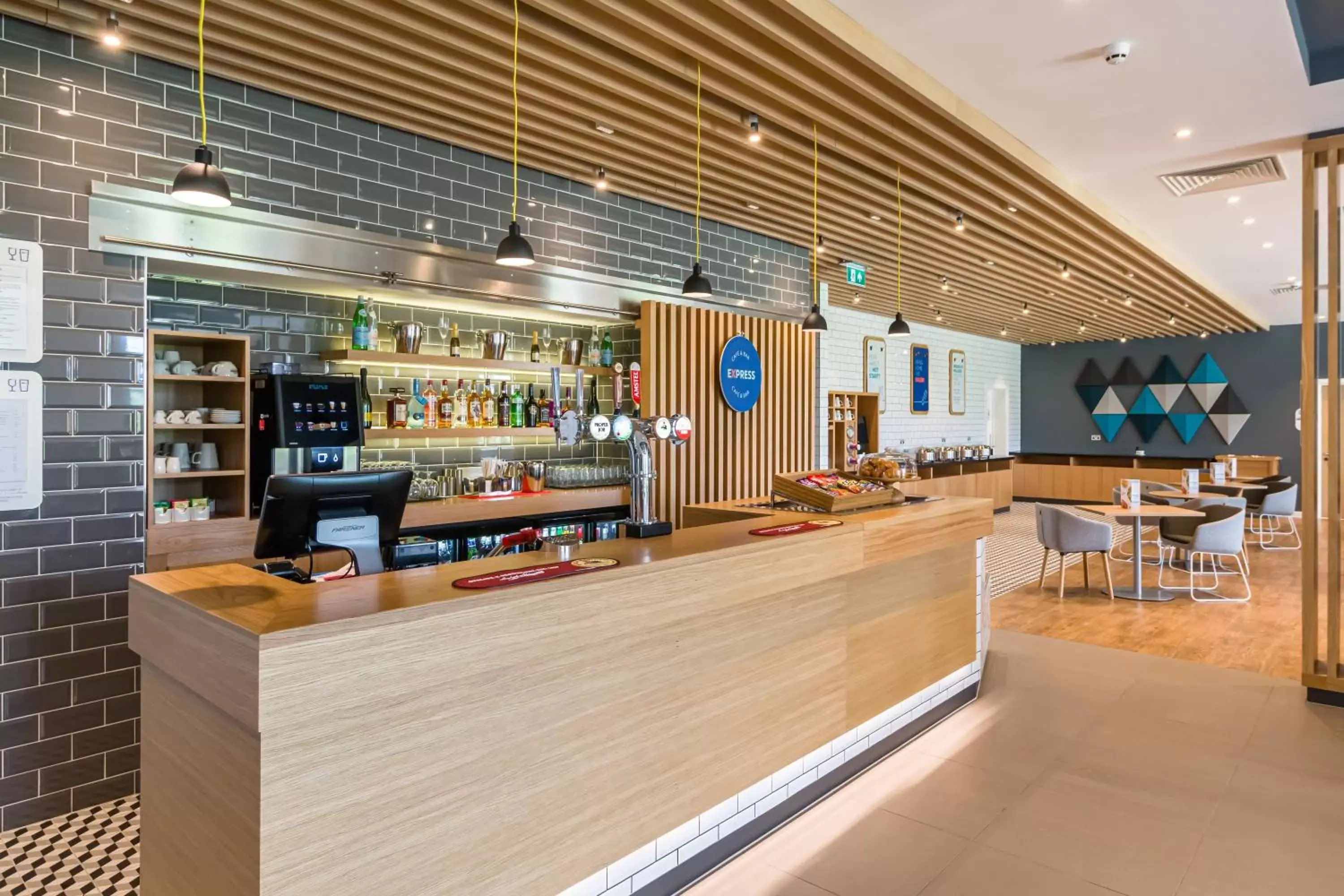Lounge or bar, Lounge/Bar in Holiday Inn Express - Bodmin - Victoria Junction, an IHG Hotel