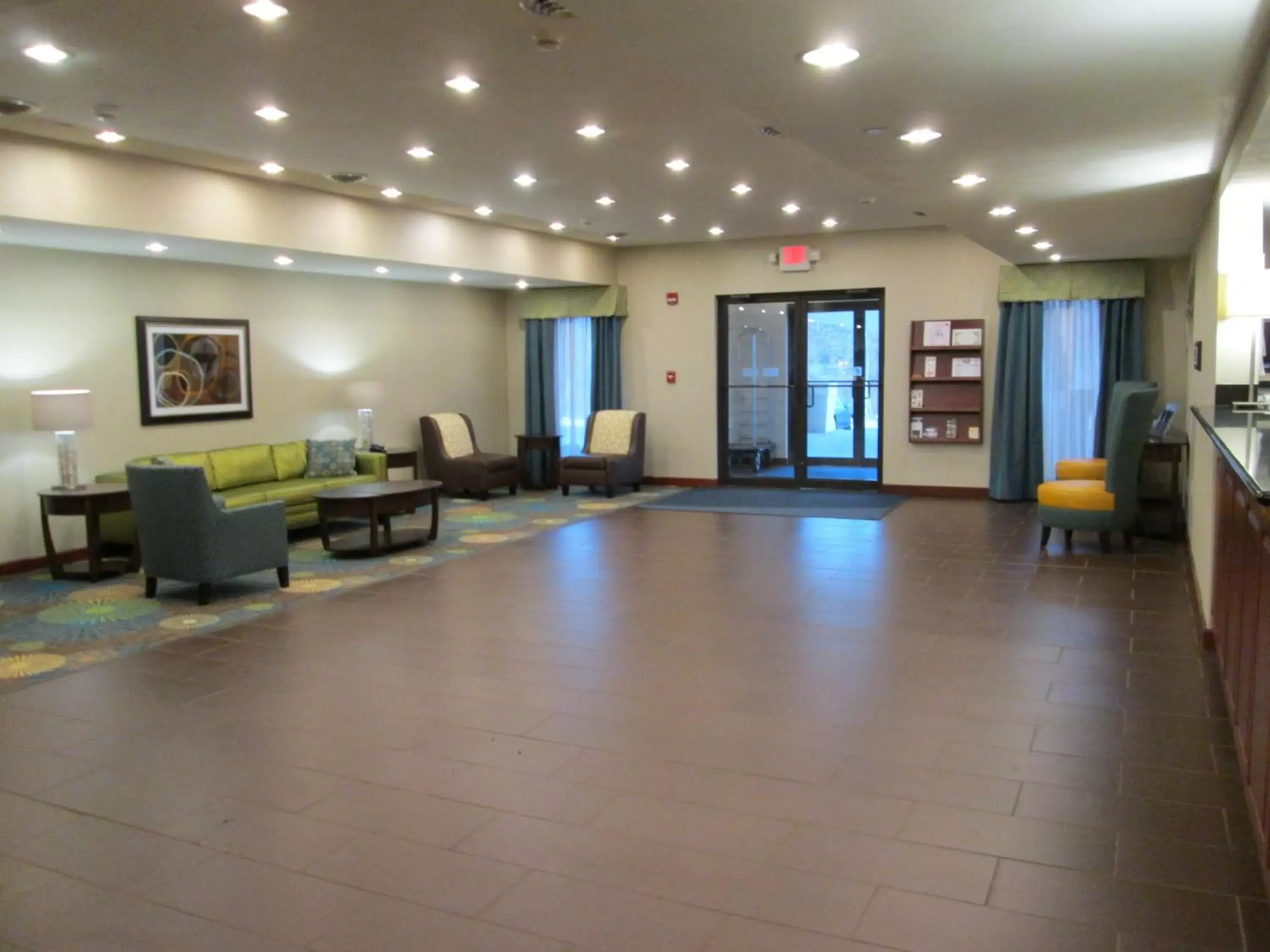 Property building, Lobby/Reception in Holiday Inn Express - Newell-Chester WV, an IHG Hotel