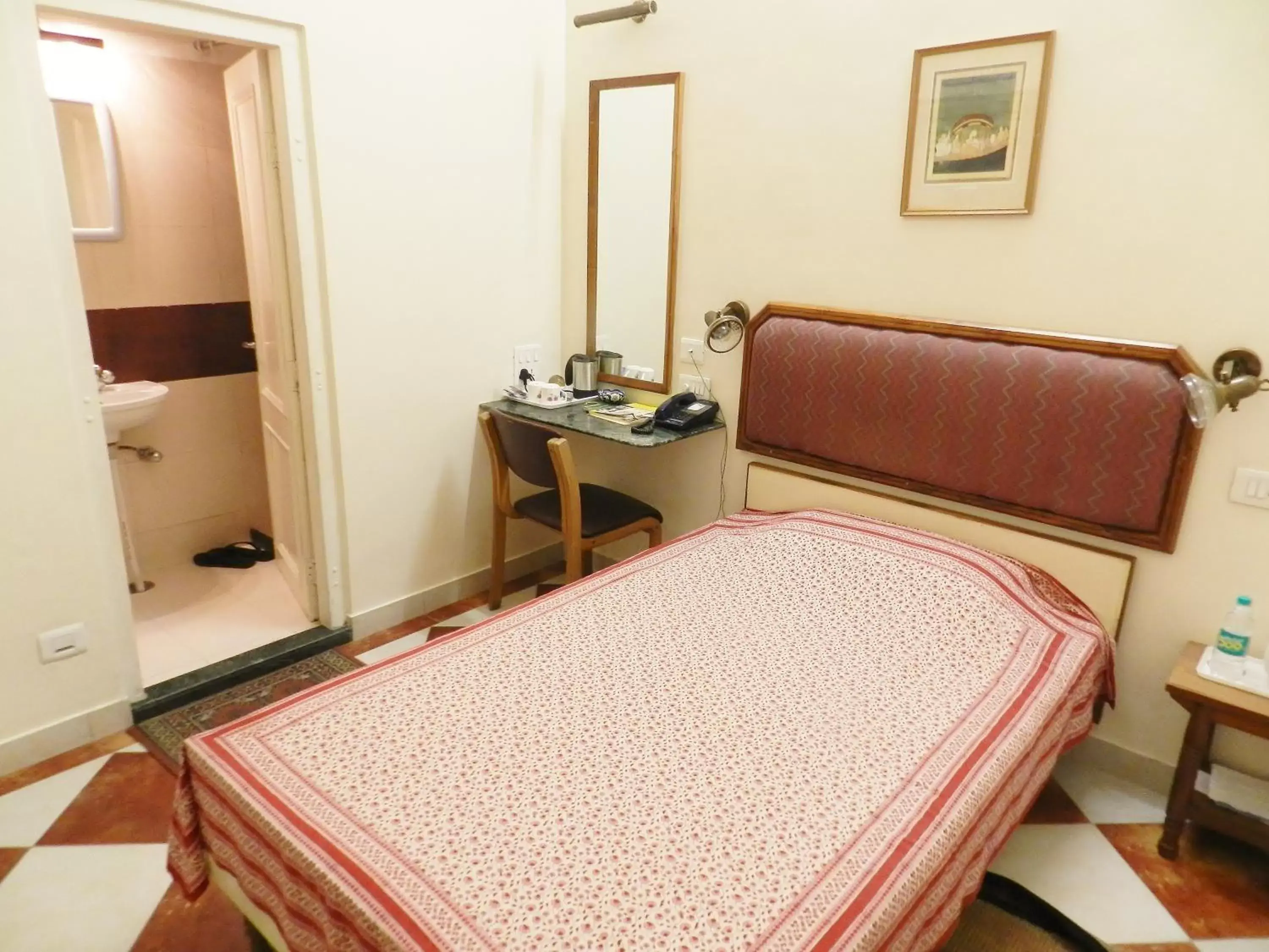 Bed in Hotel Arya Niwas