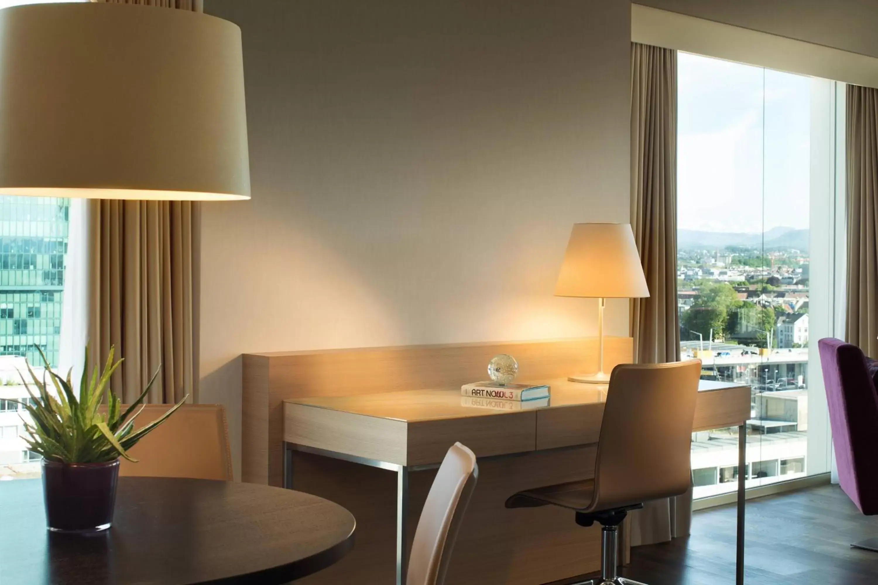 Photo of the whole room, Dining Area in Renaissance Zurich Tower Hotel