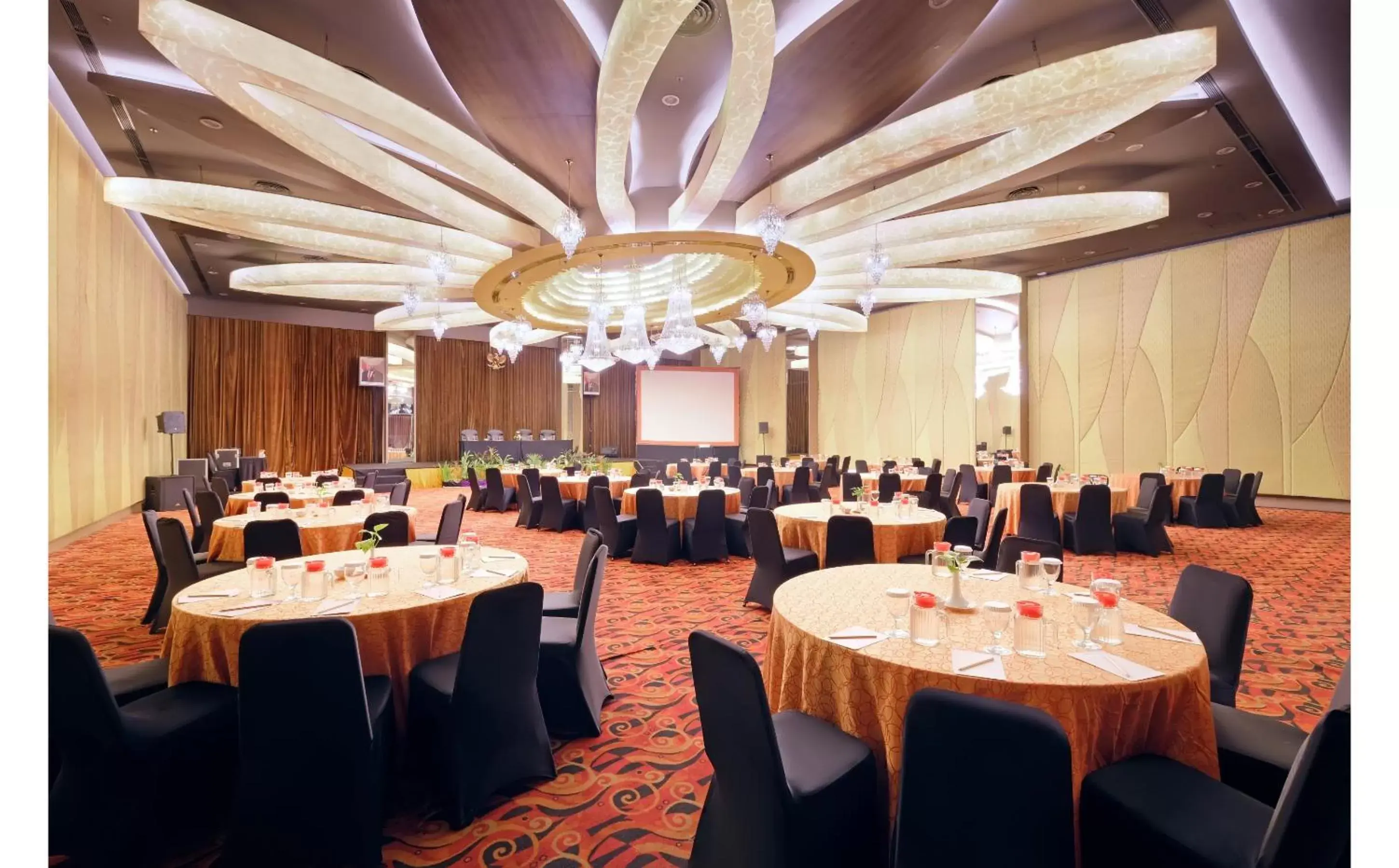 Meeting/conference room, Banquet Facilities in Quest Hotel Simpang Lima - Semarang by ASTON