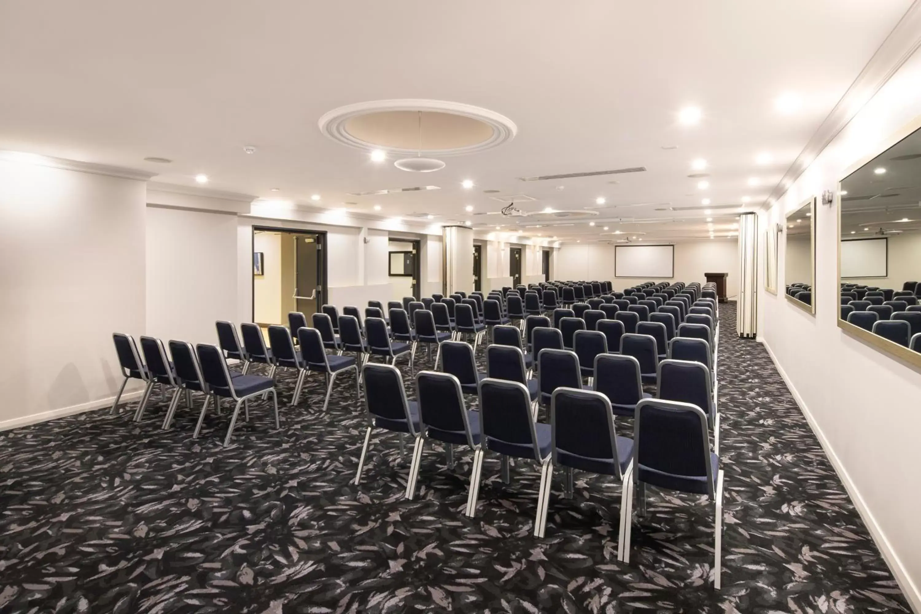 Meeting/conference room in Mercure Perth On Hay