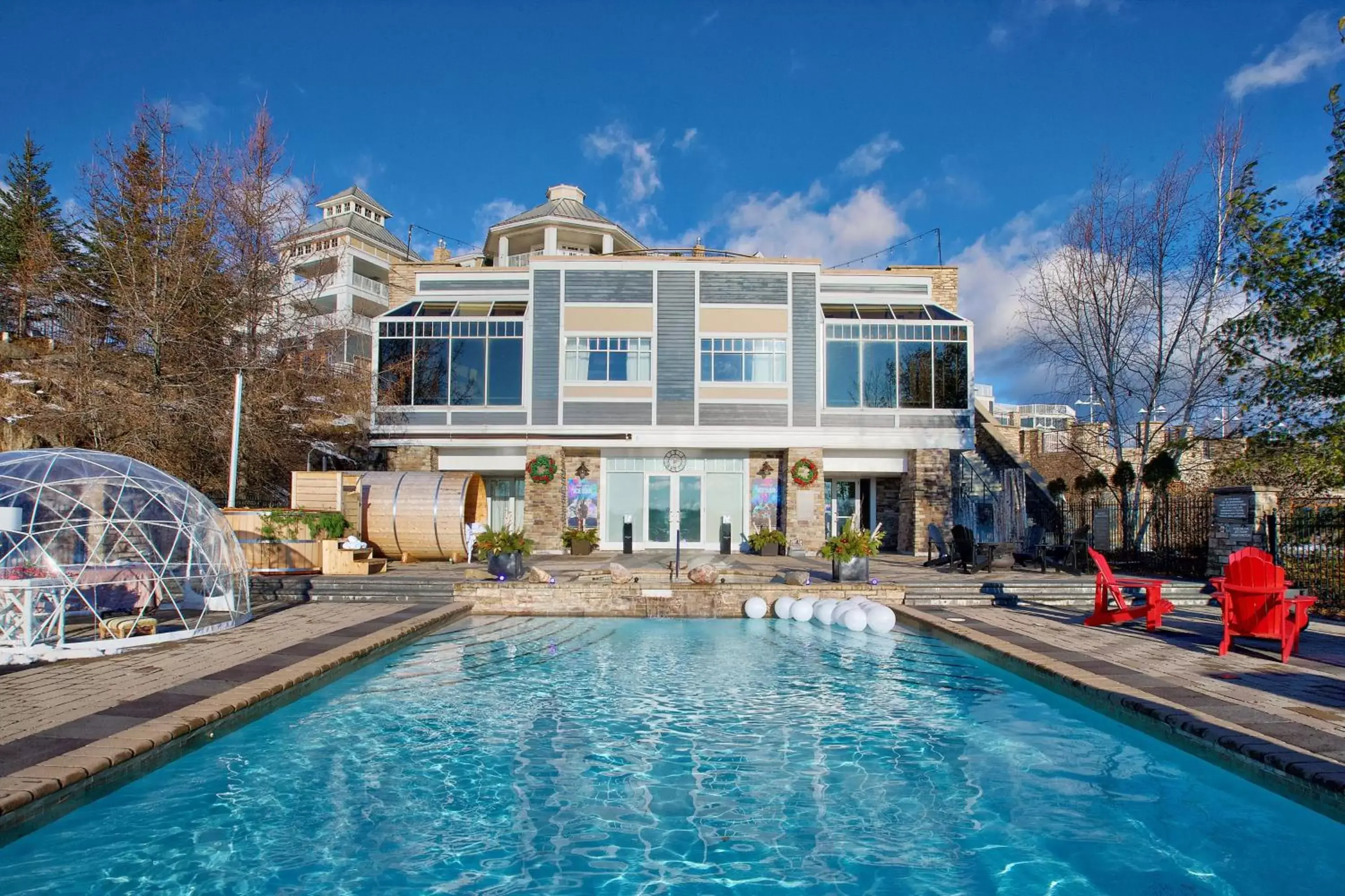Swimming pool, Property Building in JW Marriott The Rosseau Muskoka Resort & Spa
