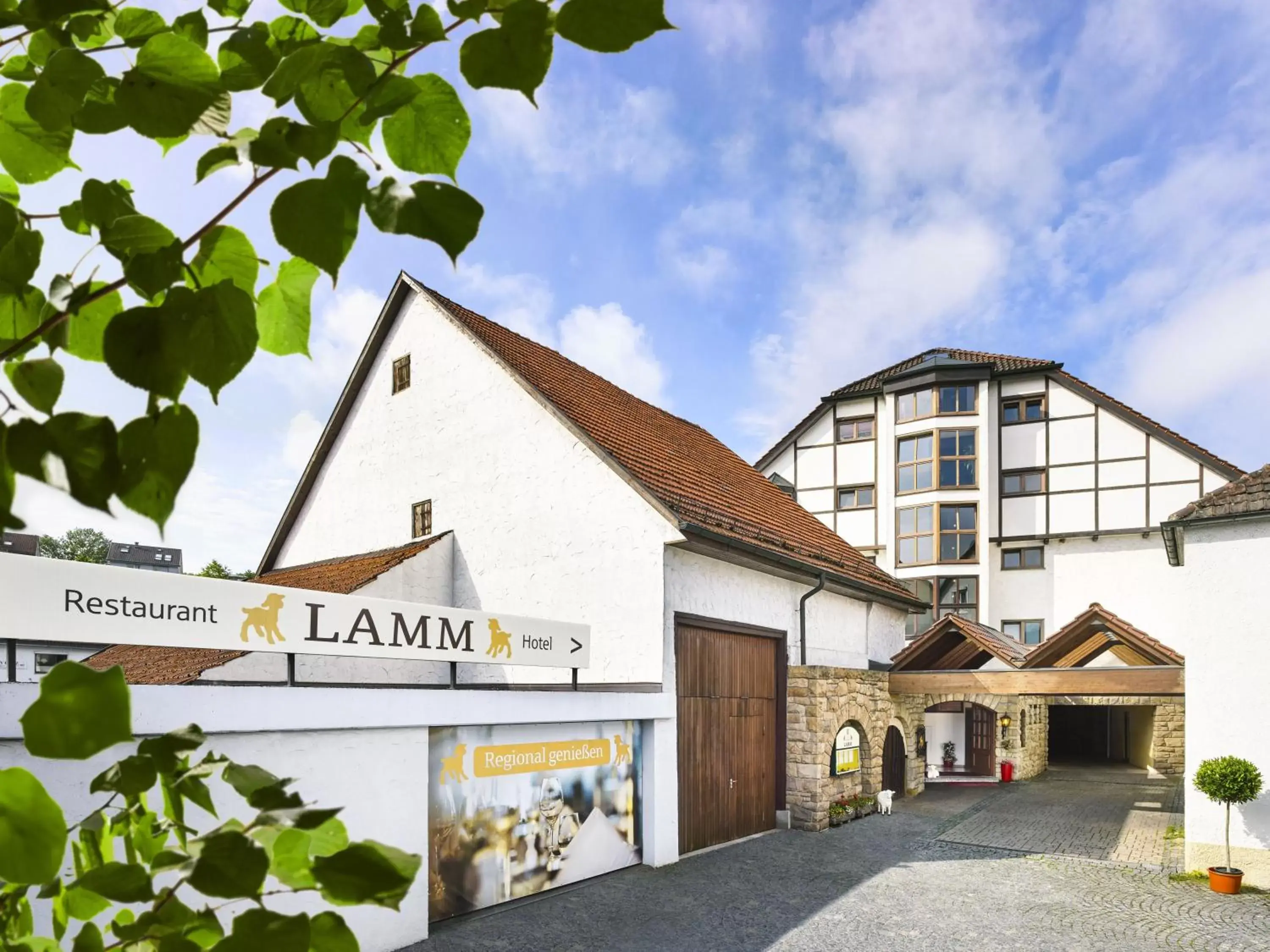 Facade/entrance, Property Building in Hotel Lamm