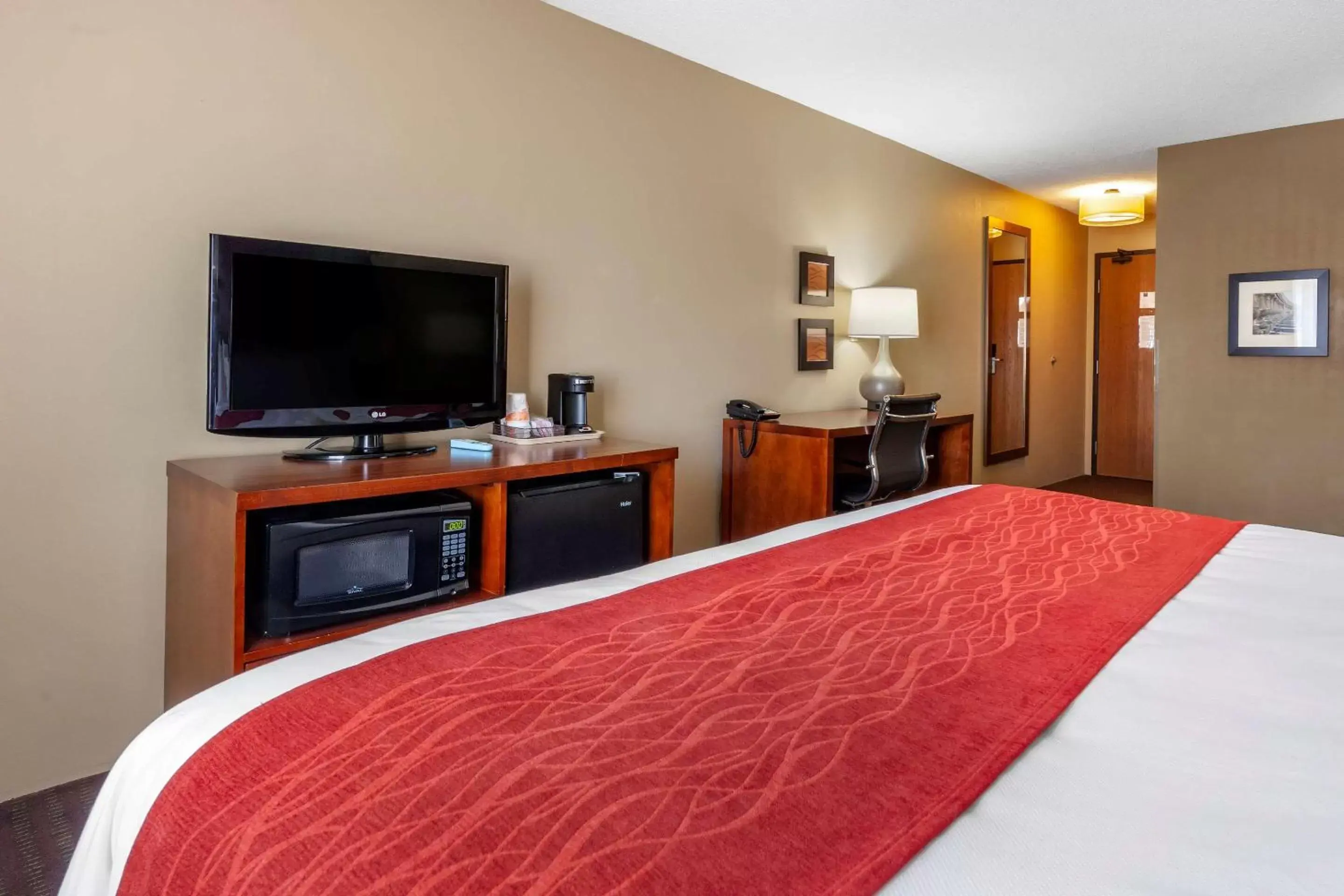 Photo of the whole room, Bed in Comfort Inn Rhinelander