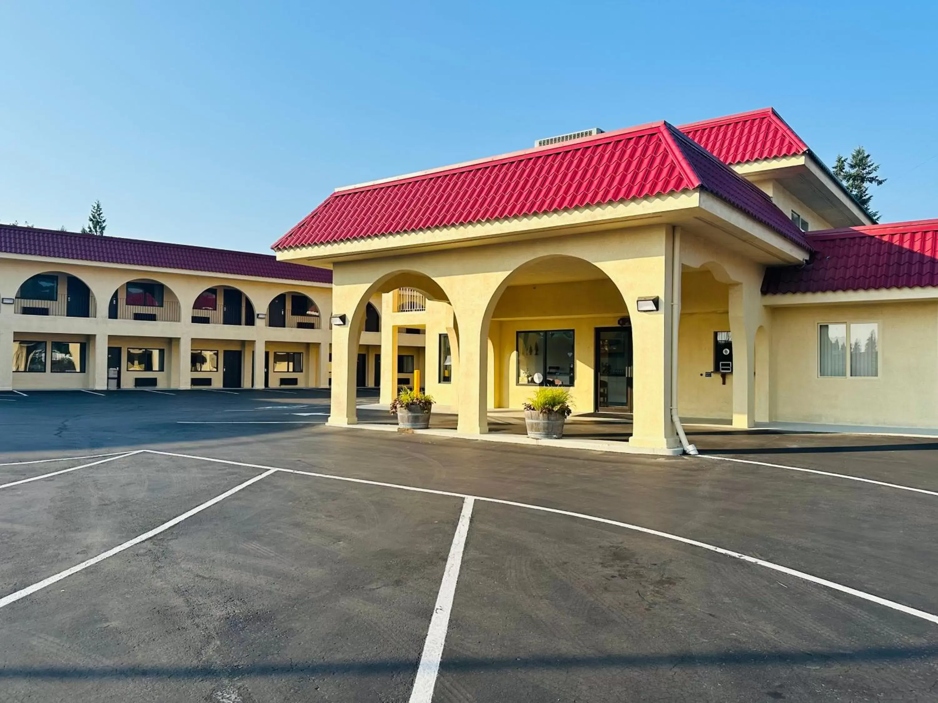 Property Building in Timberland Inn & Suites