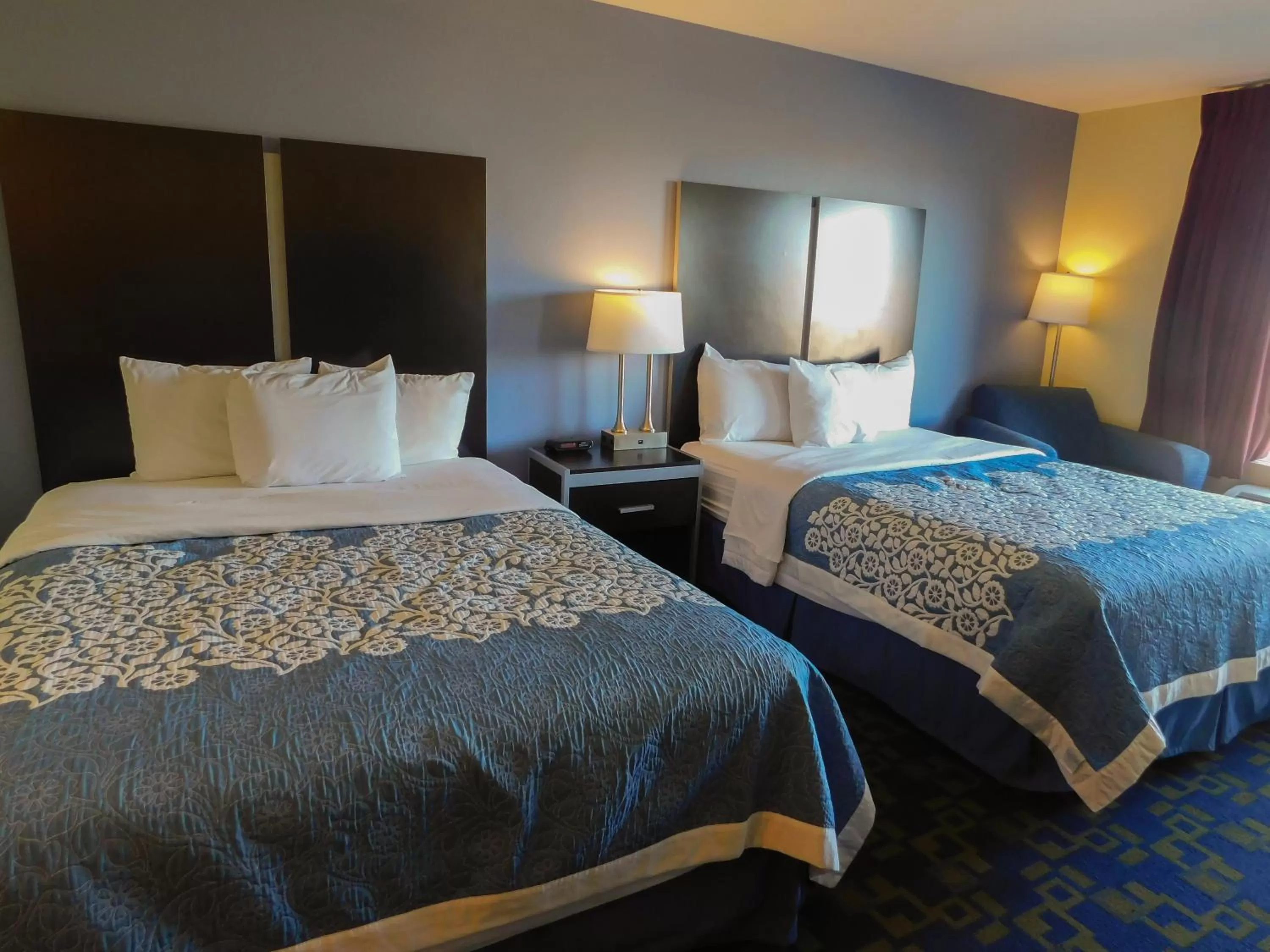 Bed in Days Inn & Suites by Wyndham Pocahontas