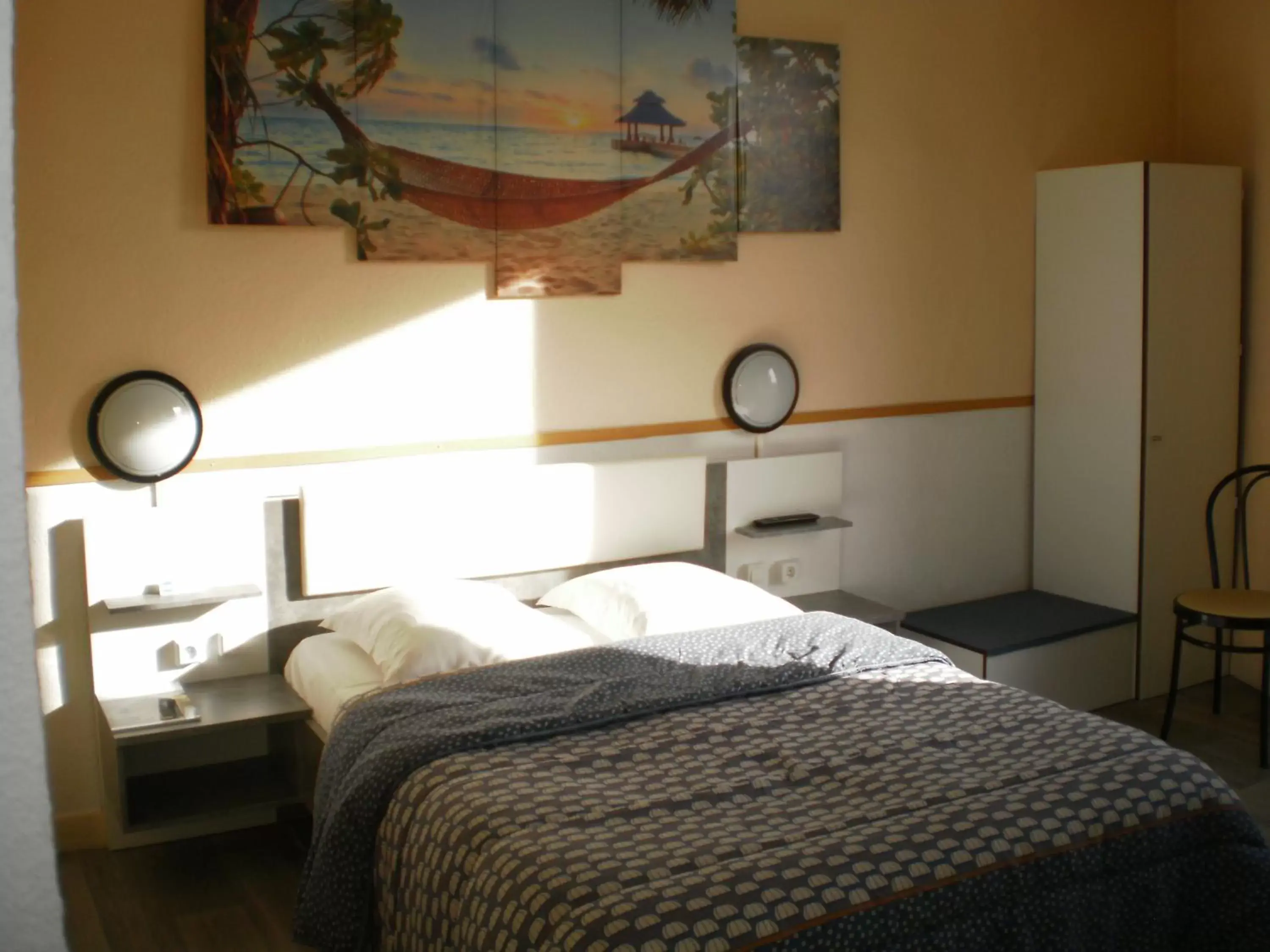 Bedroom, Bed in Hotel De La Gare