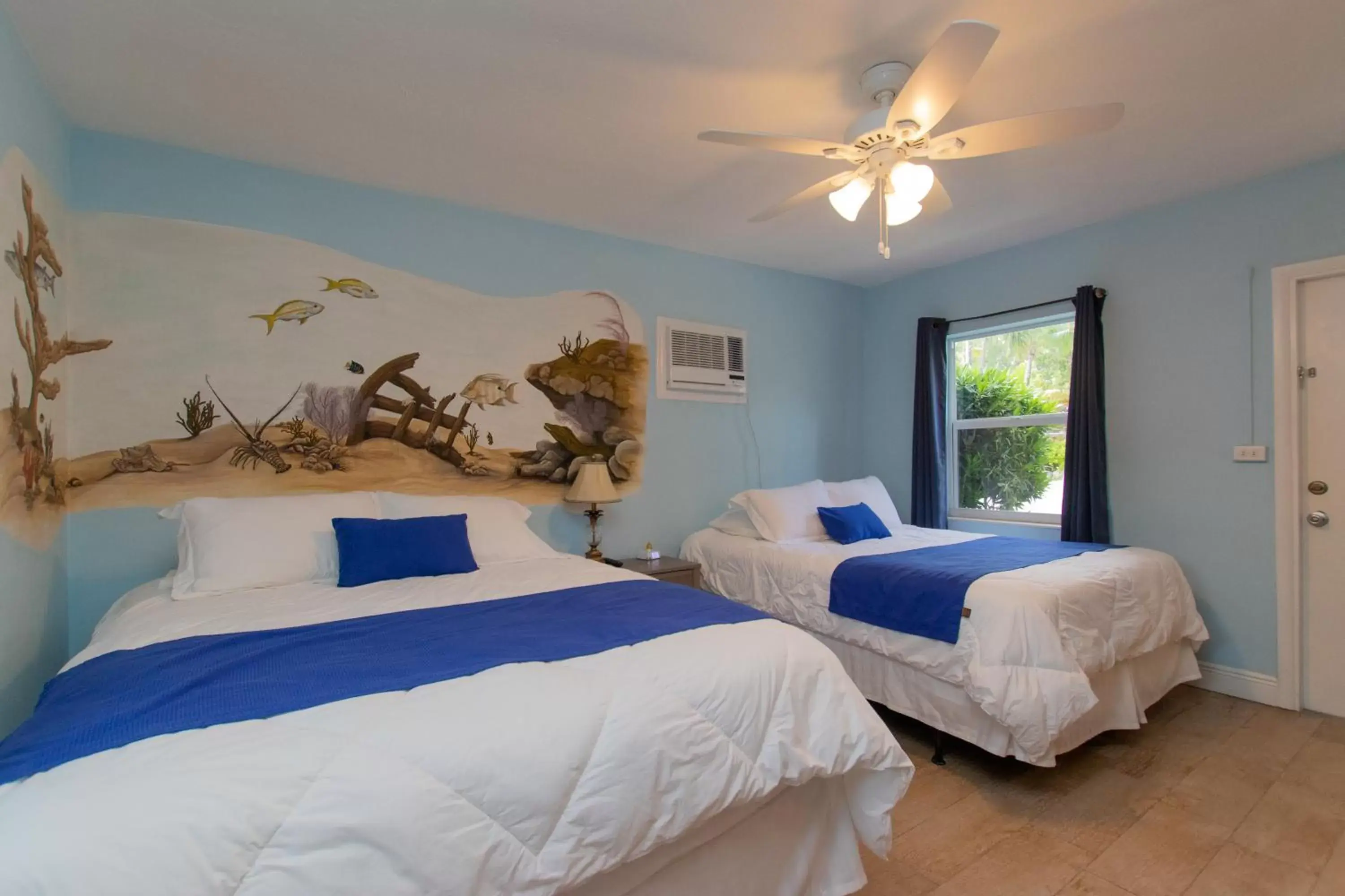 Bed in Sunset Cove Beach Resort