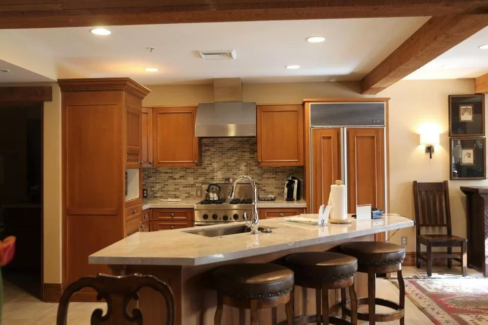 Kitchen or kitchenette in The Chateaux Deer Valley