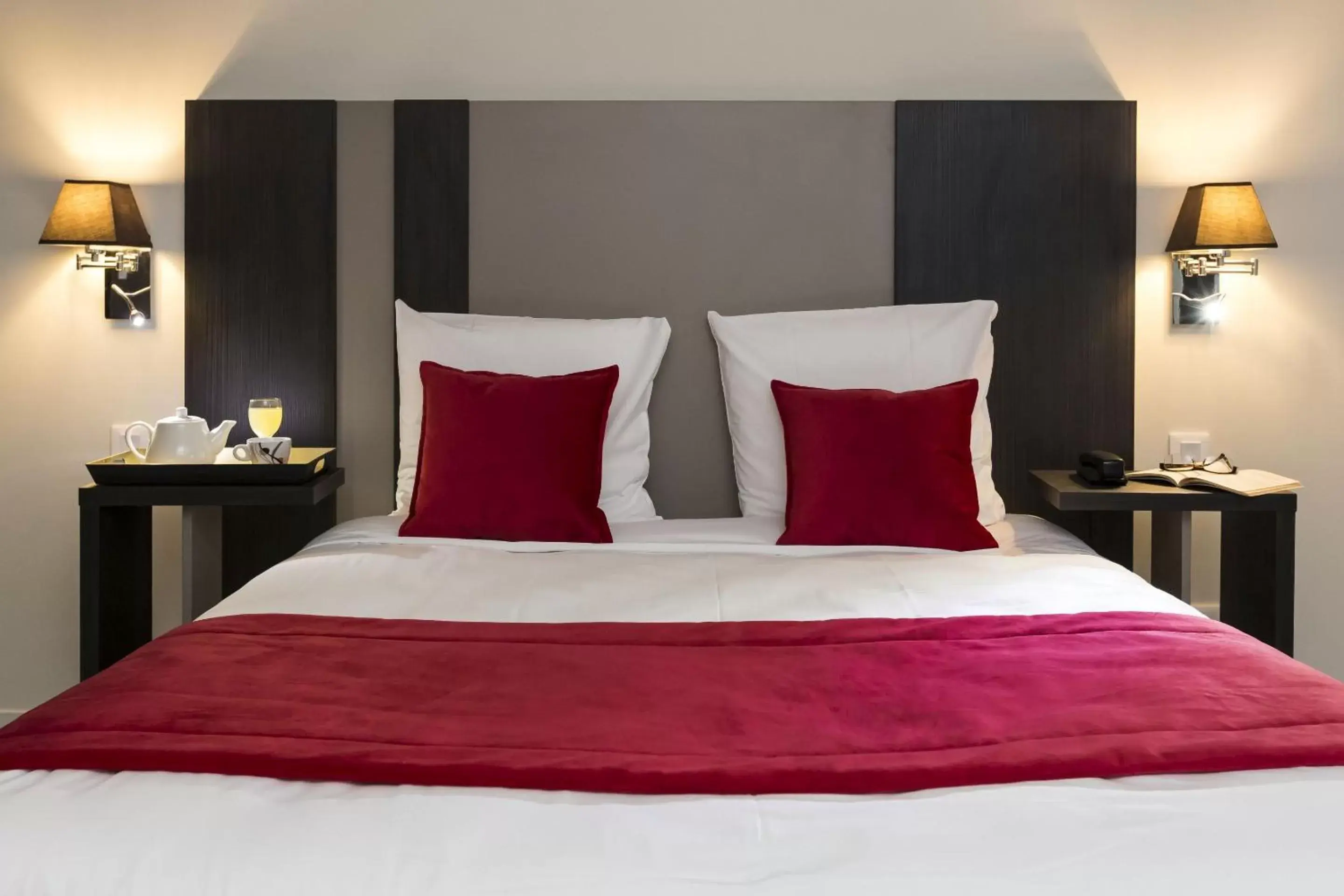 Bedroom, Bed in Odalys City Paris XVII