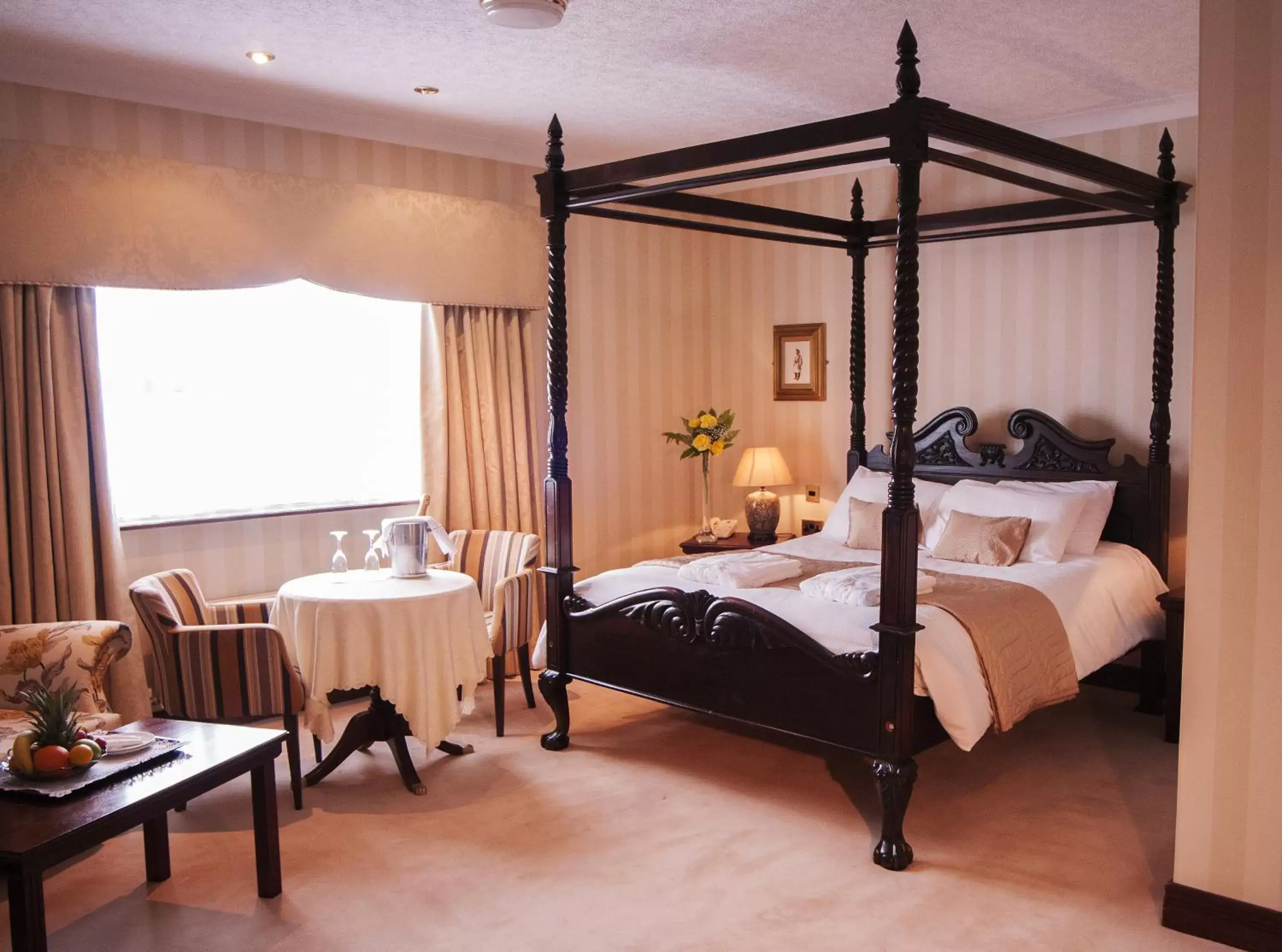 Day, Bed in Seven Oaks Hotel