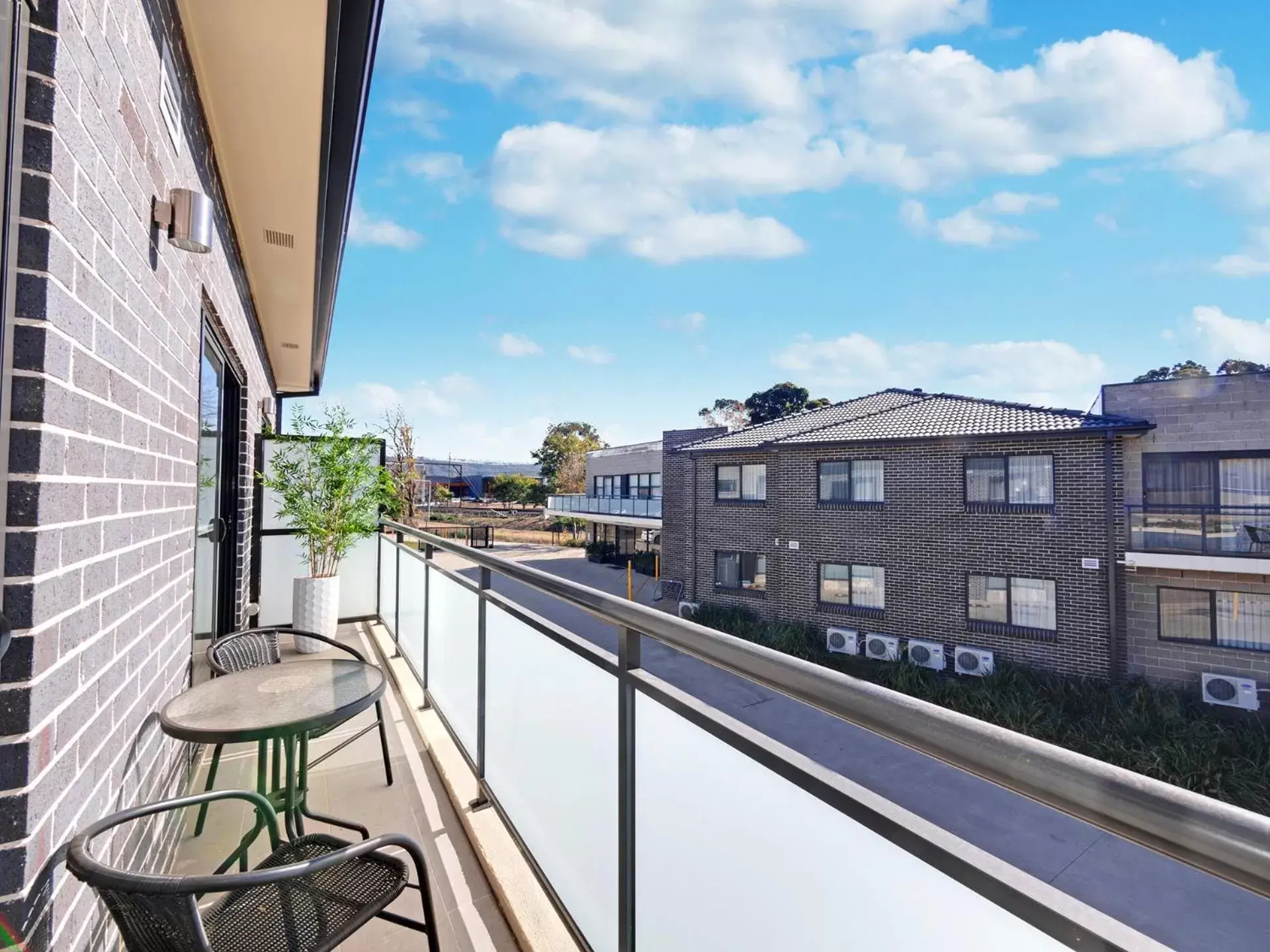 Property building, Balcony/Terrace in Value Suites Penrith