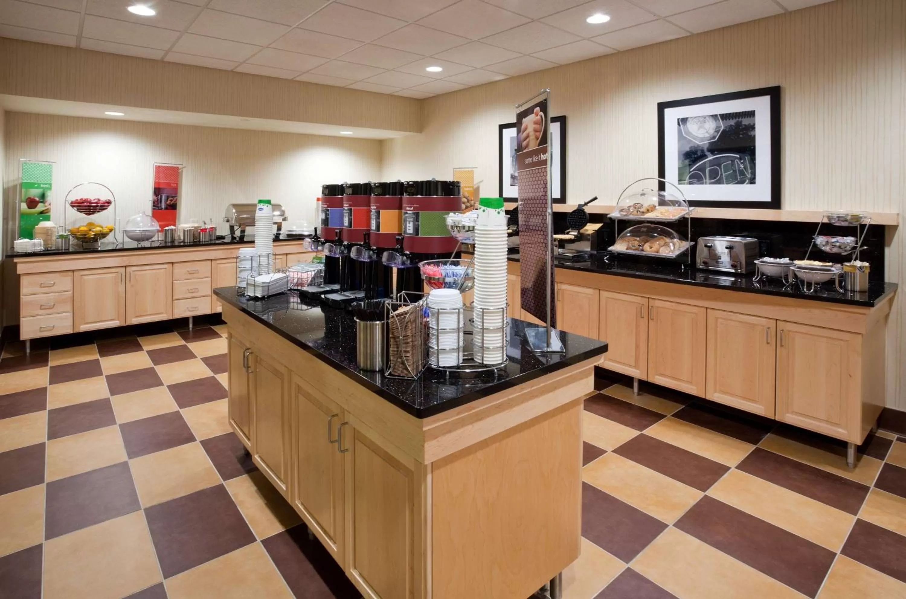 Coffee/tea facilities in Hampton Inn & Suites Minot