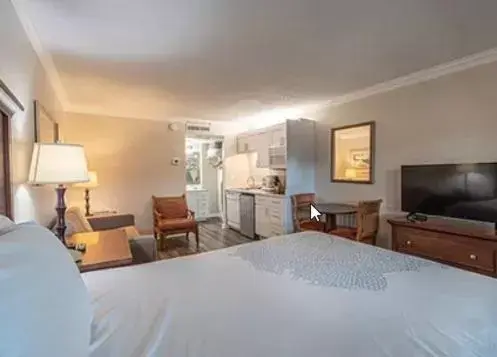 Photo of the whole room, Bed in Club Destin Condos Photo of the whole room, Bed in Club Destin Condos