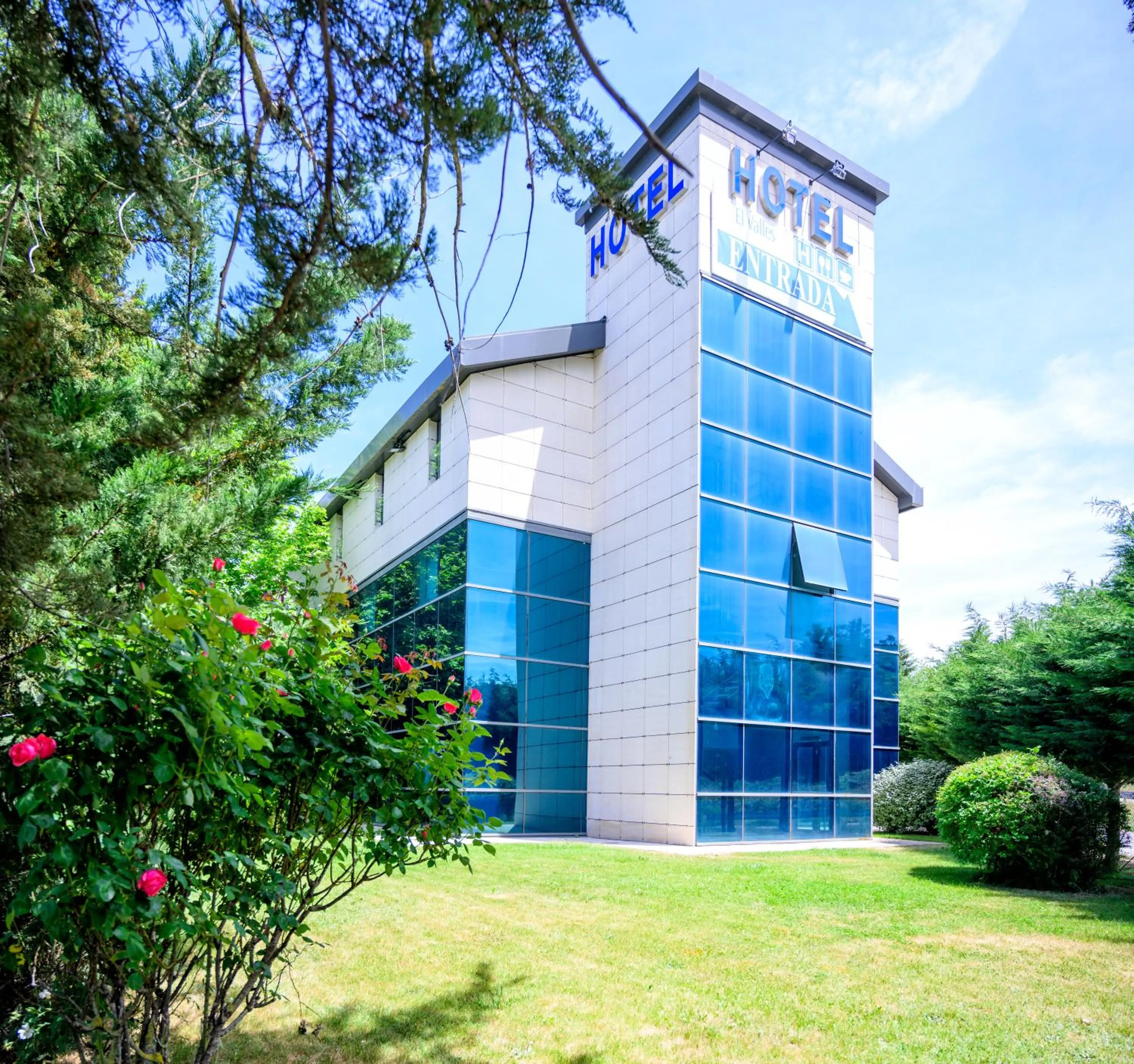 Garden in Hotel Restaurante El Valles 4 ESTRELLAS