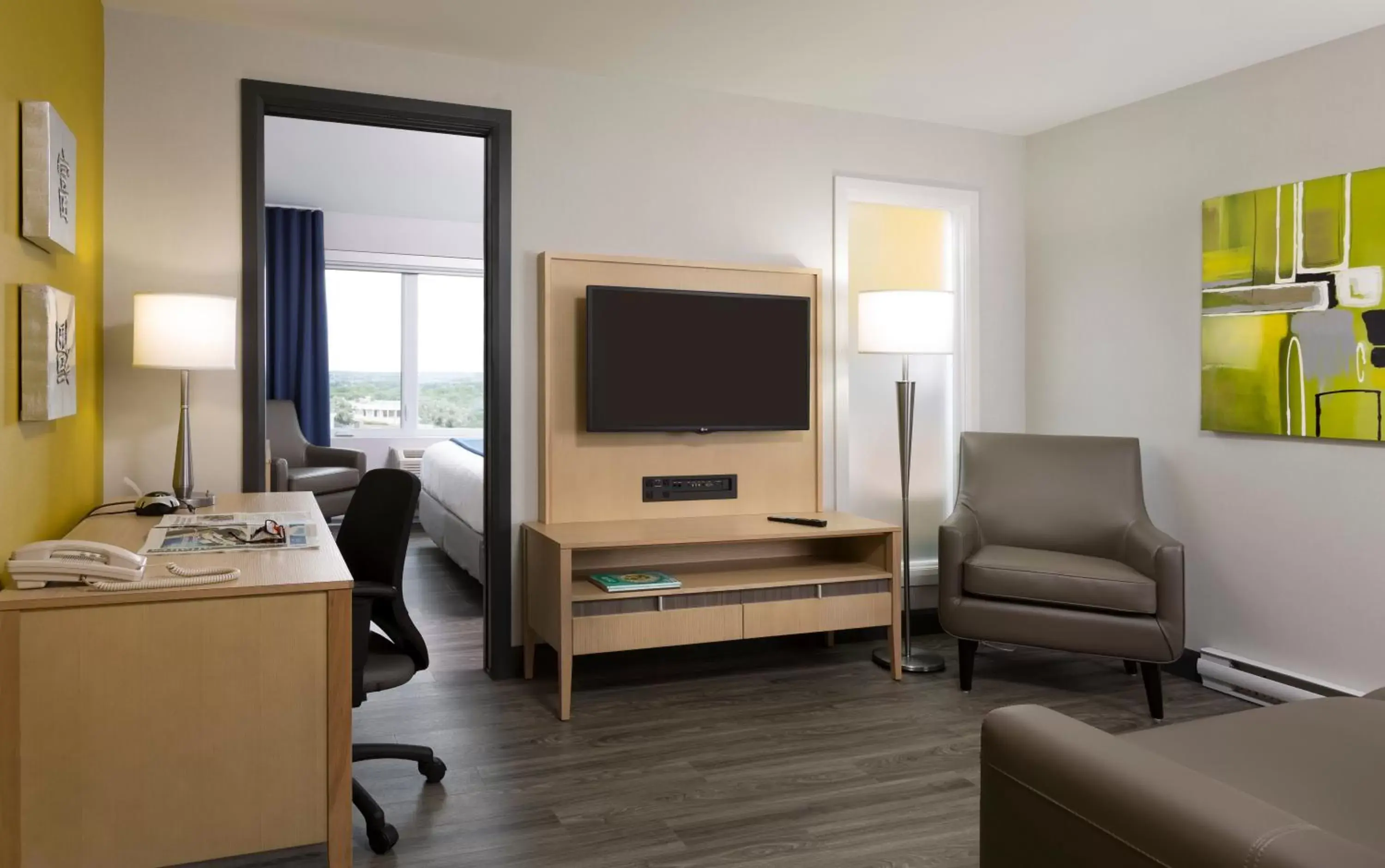 Photo of the whole room, TV/Entertainment Center in Holiday Inn Express Quebec City-Sainte Foy, an IHG Hotel