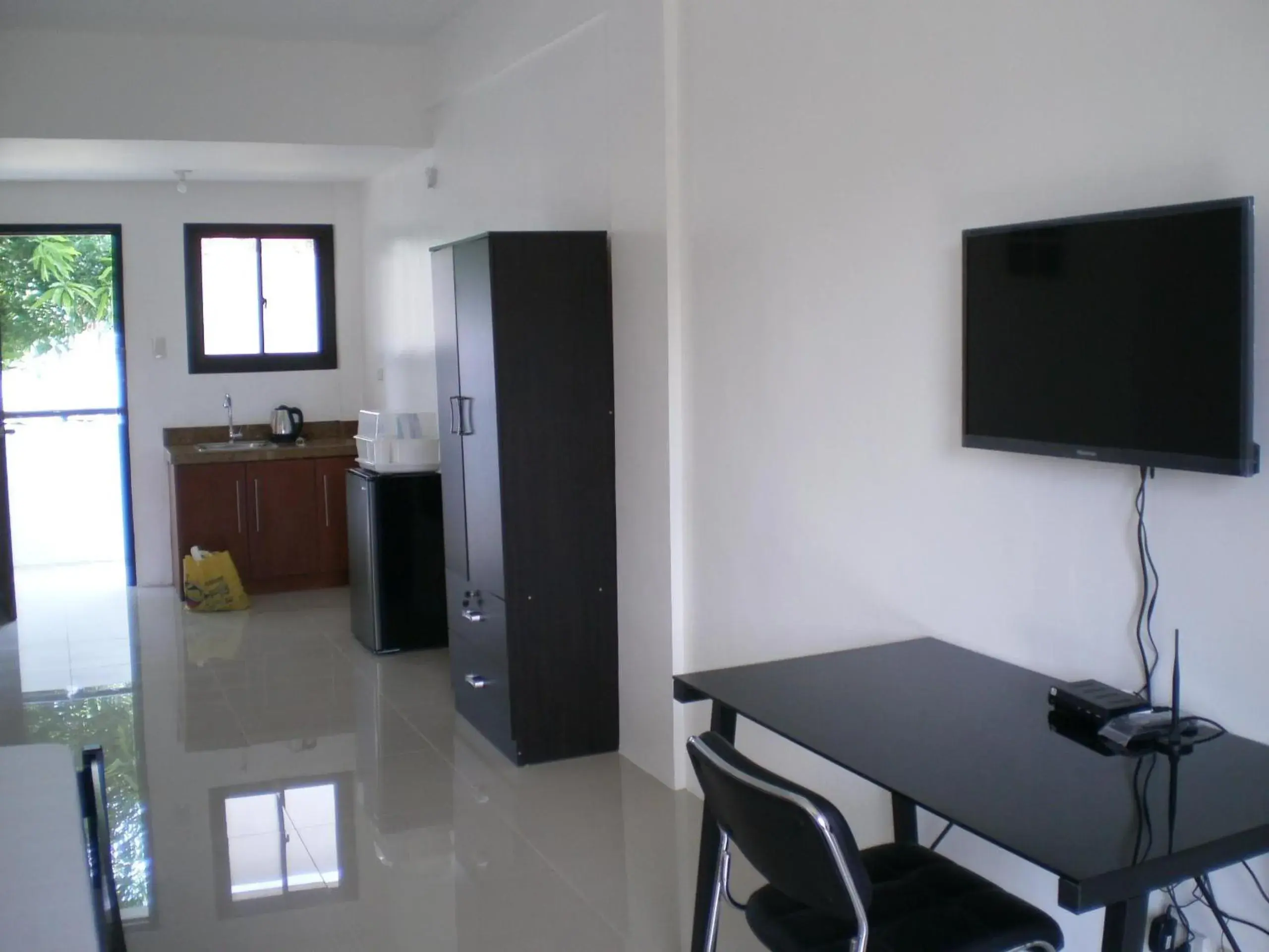 Photo of the whole room, TV/Entertainment Center in The Palines Apartment and Guesthouse