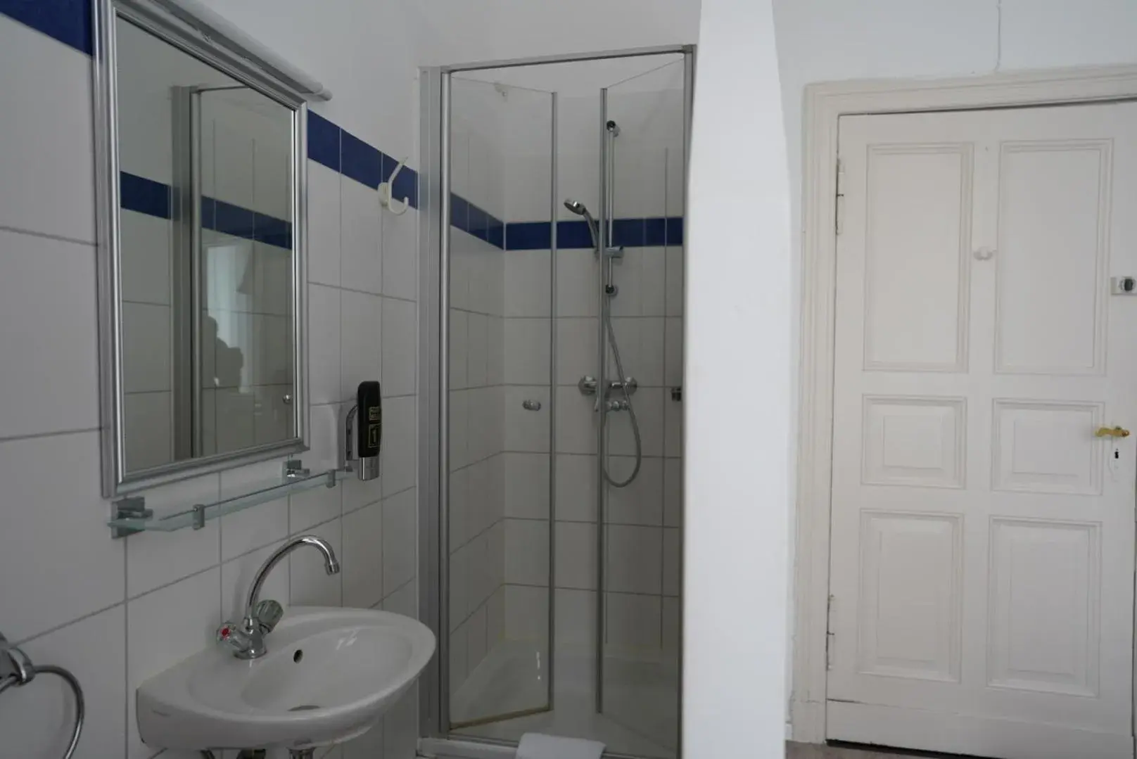 Shower, Bathroom in City Pension Berlin